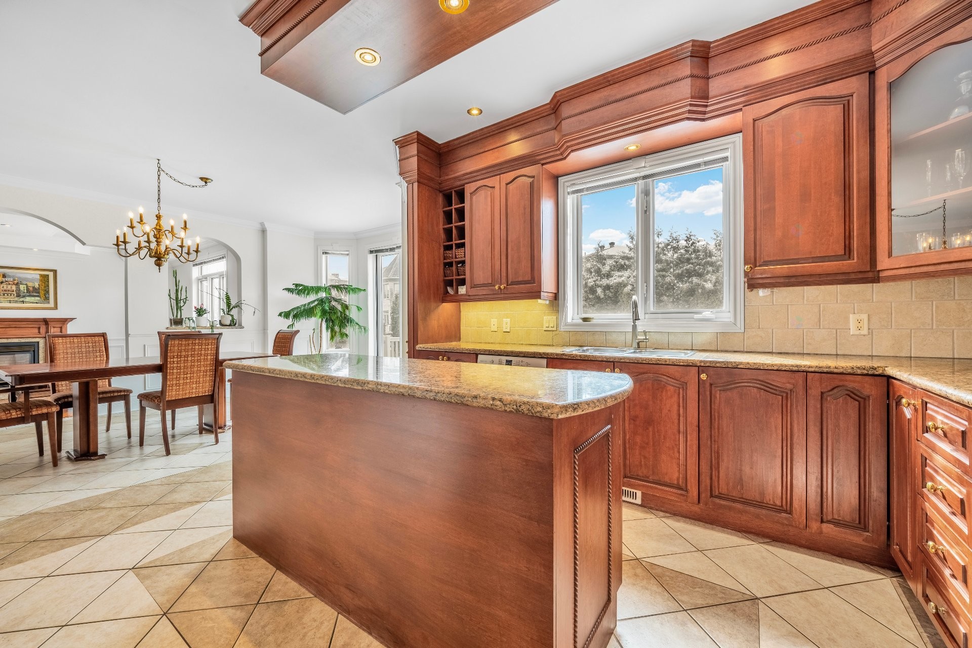









3402


Av. des Ambassadeurs

,
Laval (Duvernay),




QC
H7E5M3

