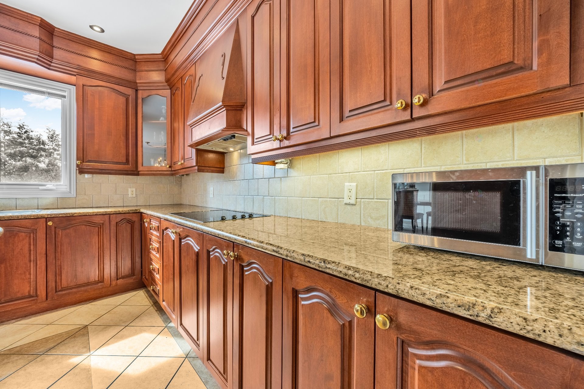 









3402


Av. des Ambassadeurs

,
Laval (Duvernay),




QC
H7E5M3

