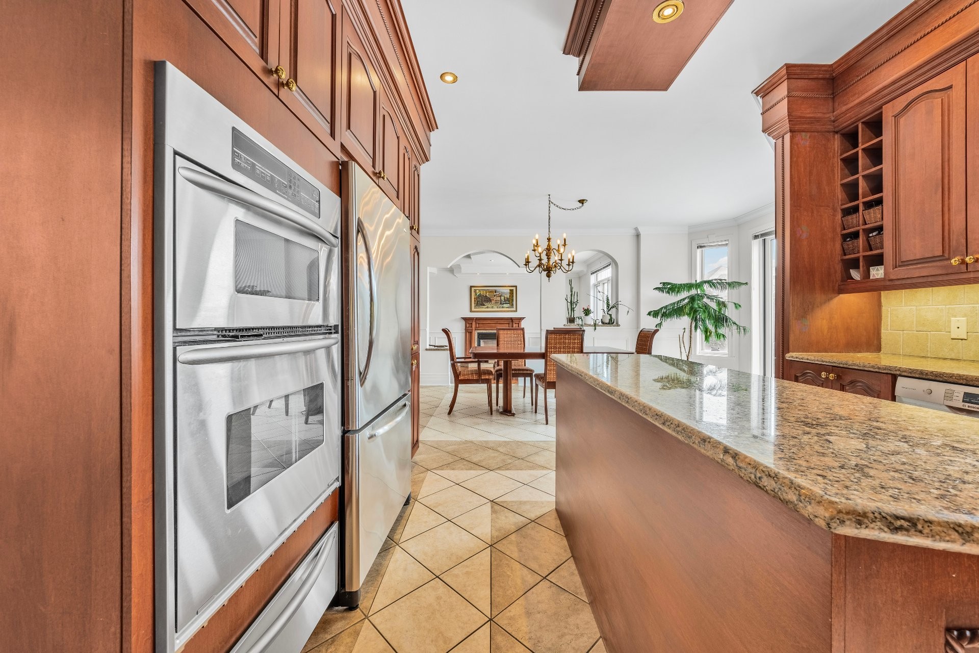 









3402


Av. des Ambassadeurs

,
Laval (Duvernay),




QC
H7E5M3

