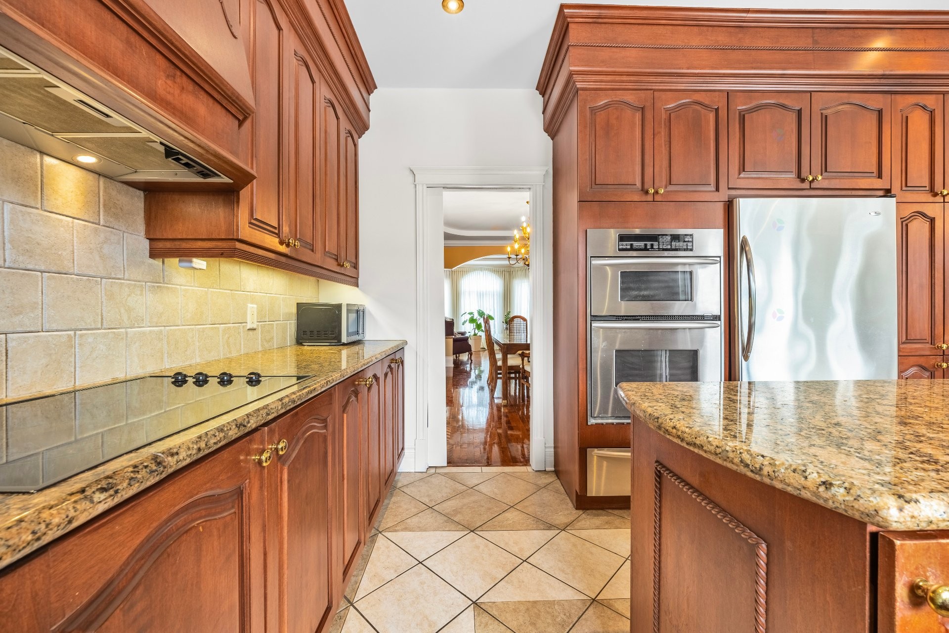 









3402


Av. des Ambassadeurs

,
Laval (Duvernay),




QC
H7E5M3

