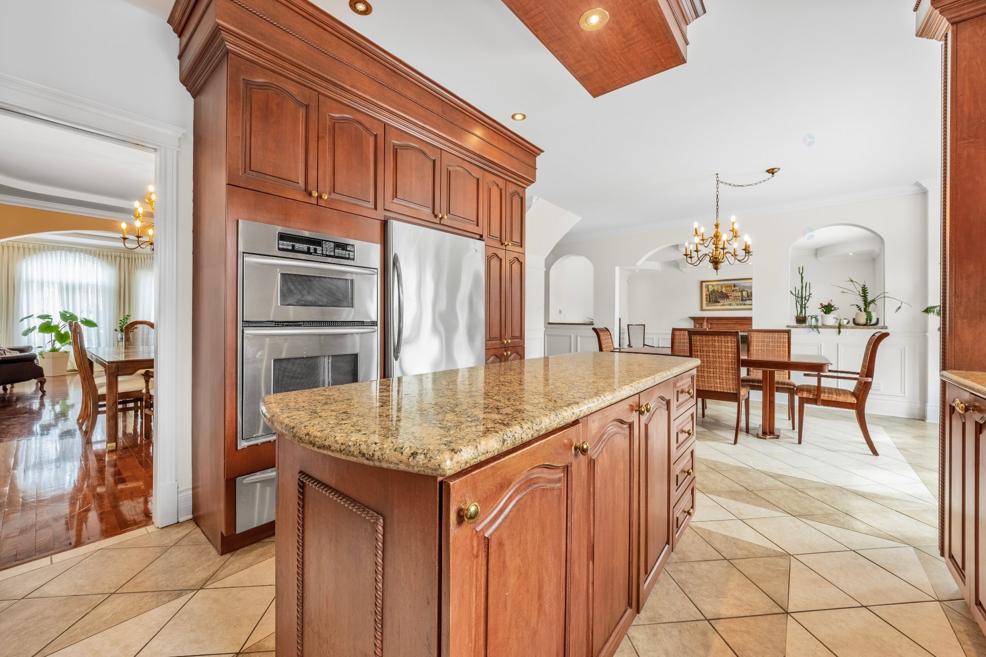 









3402


Av. des Ambassadeurs

,
Laval (Duvernay),




QC
H7E5M3

