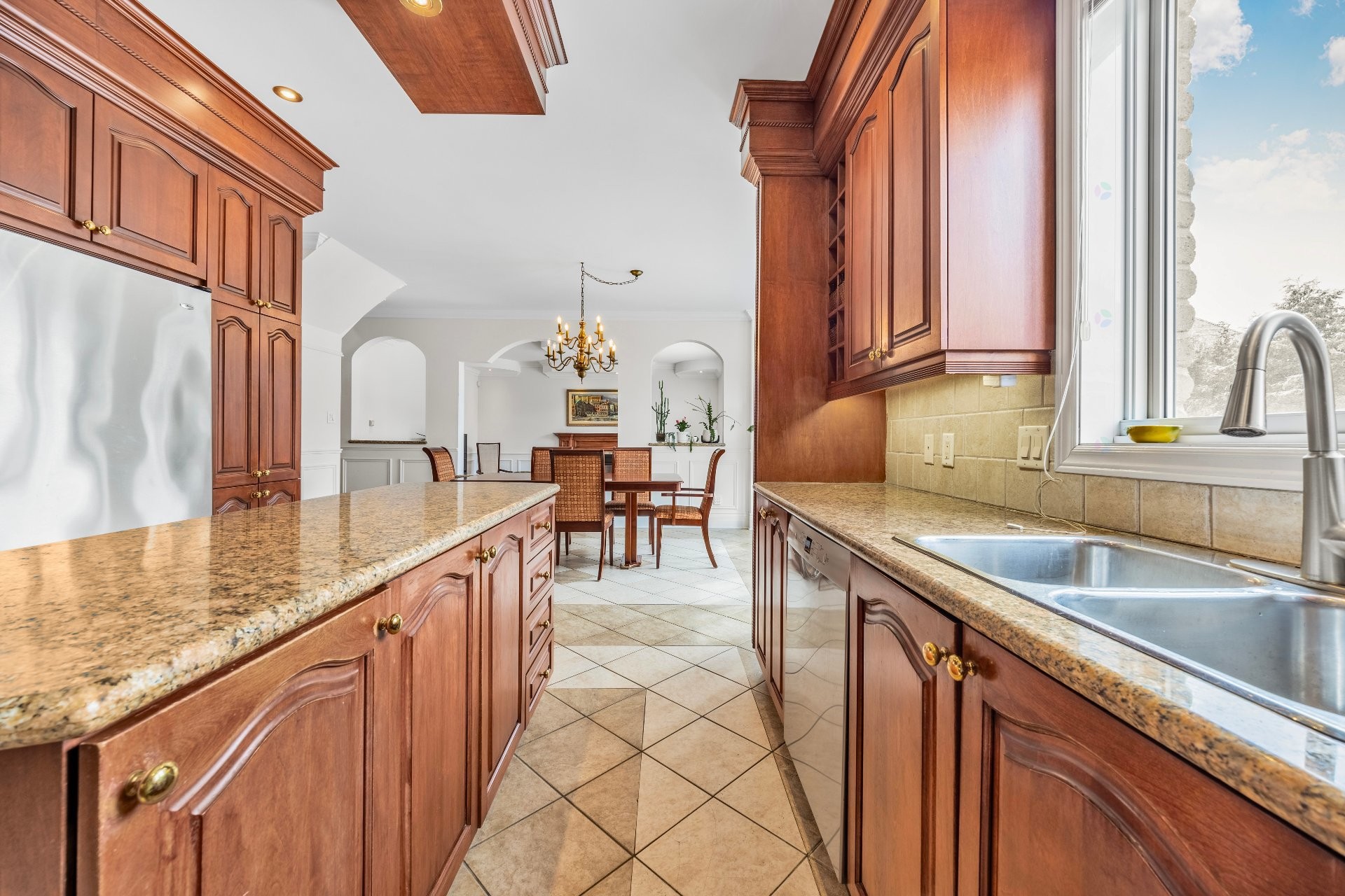 









3402


Av. des Ambassadeurs

,
Laval (Duvernay),




QC
H7E5M3

