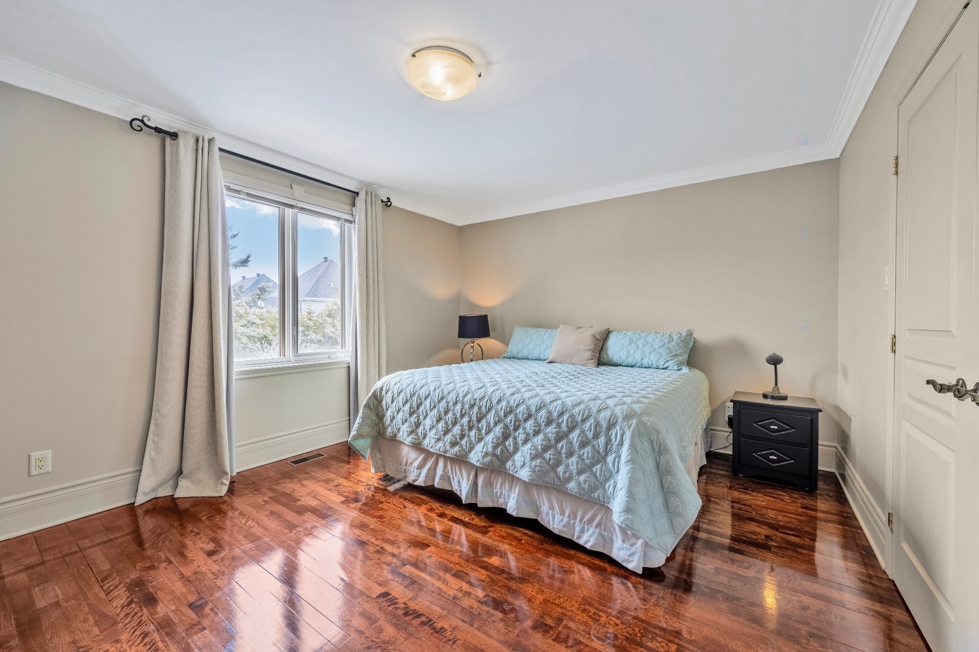 









3402


Av. des Ambassadeurs

,
Laval (Duvernay),




QC
H7E5M3

