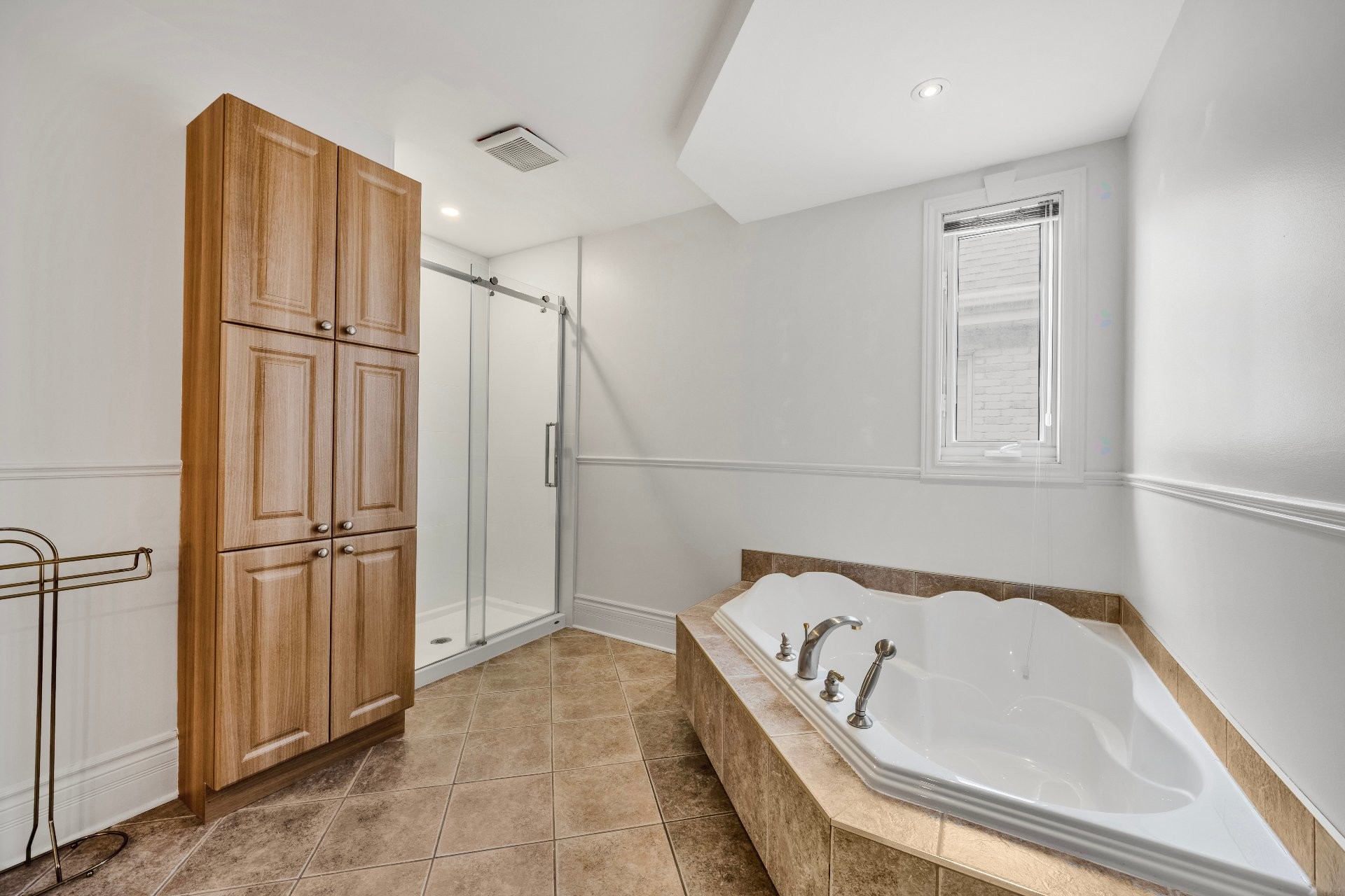 









3402


Av. des Ambassadeurs

,
Laval (Duvernay),




QC
H7E5M3

