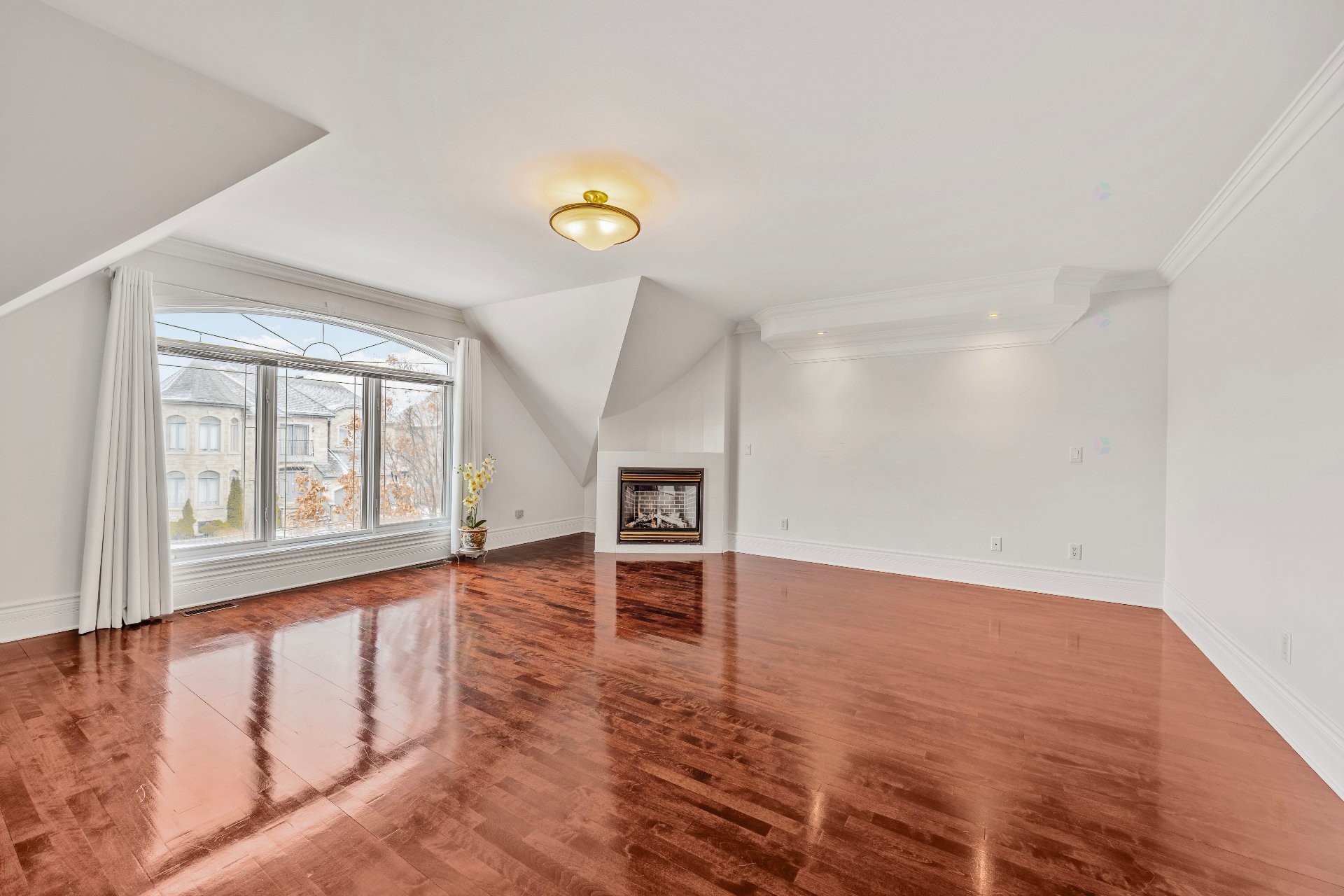 









3402


Av. des Ambassadeurs

,
Laval (Duvernay),




QC
H7E5M3


