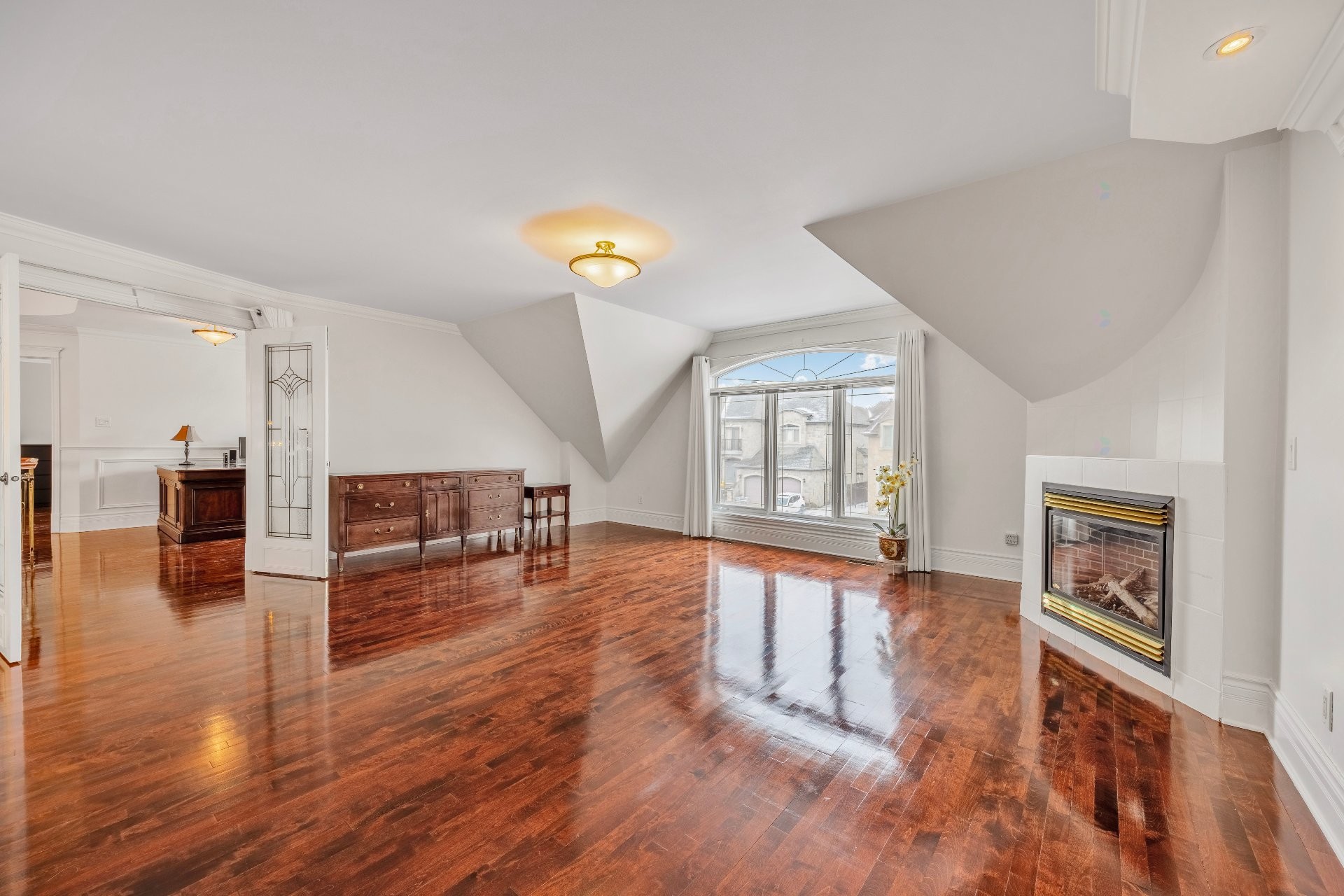 









3402


Av. des Ambassadeurs

,
Laval (Duvernay),




QC
H7E5M3

