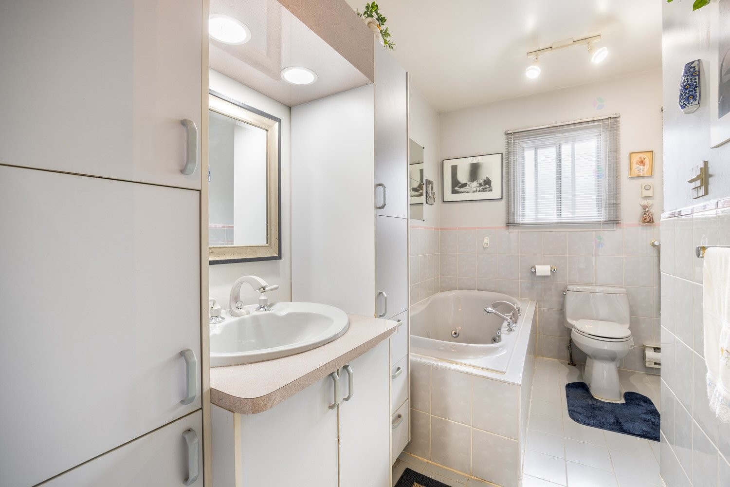 









3350


Rue Limoges

,
Montréal (Saint-Laurent),




QC
H4K1Y1

