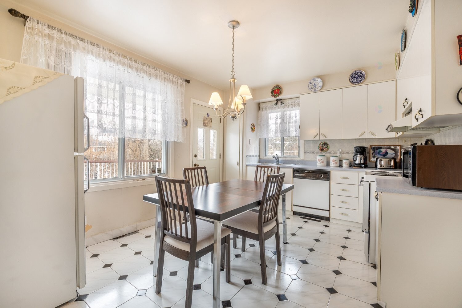 









3350


Rue Limoges

,
Montréal (Saint-Laurent),




QC
H4K1Y1

