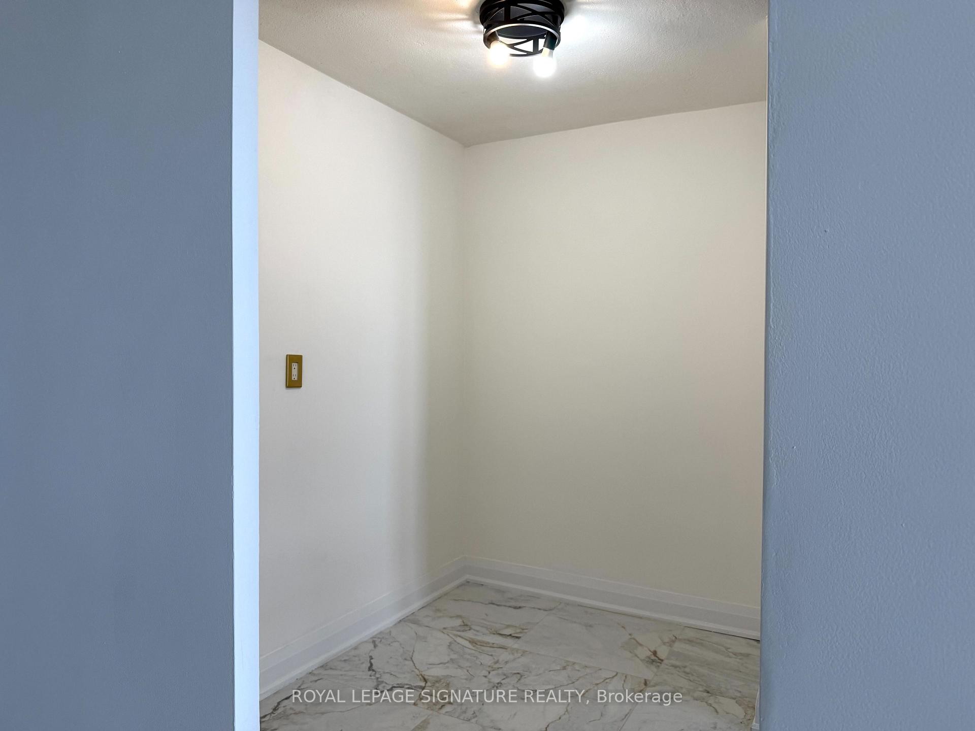 









270


Palmdale

Drive, 1503,
Toronto,




ON
M1T 3N8

