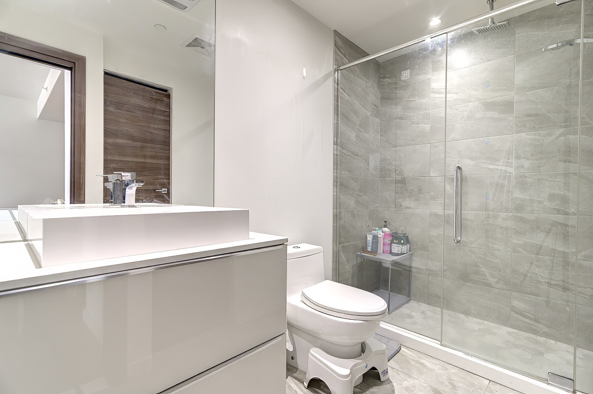 









1450


Boul. René-Lévesque O.

, 2310,
Montréal (Ville-Marie),




QC
H3G0E1

