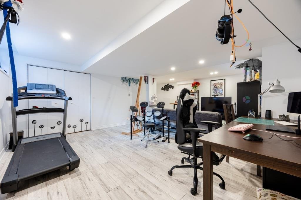 









1


Crois. Raspberry

,
Beaconsfield,




QC
H9W6C9

