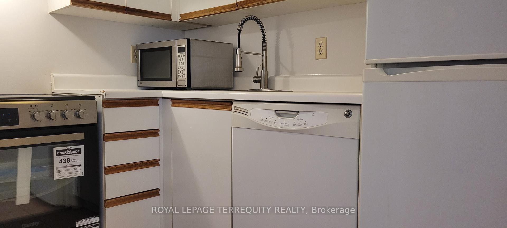 









55


Centre

Avenue, 2101,
Toronto,




ON
M5G 2H5

