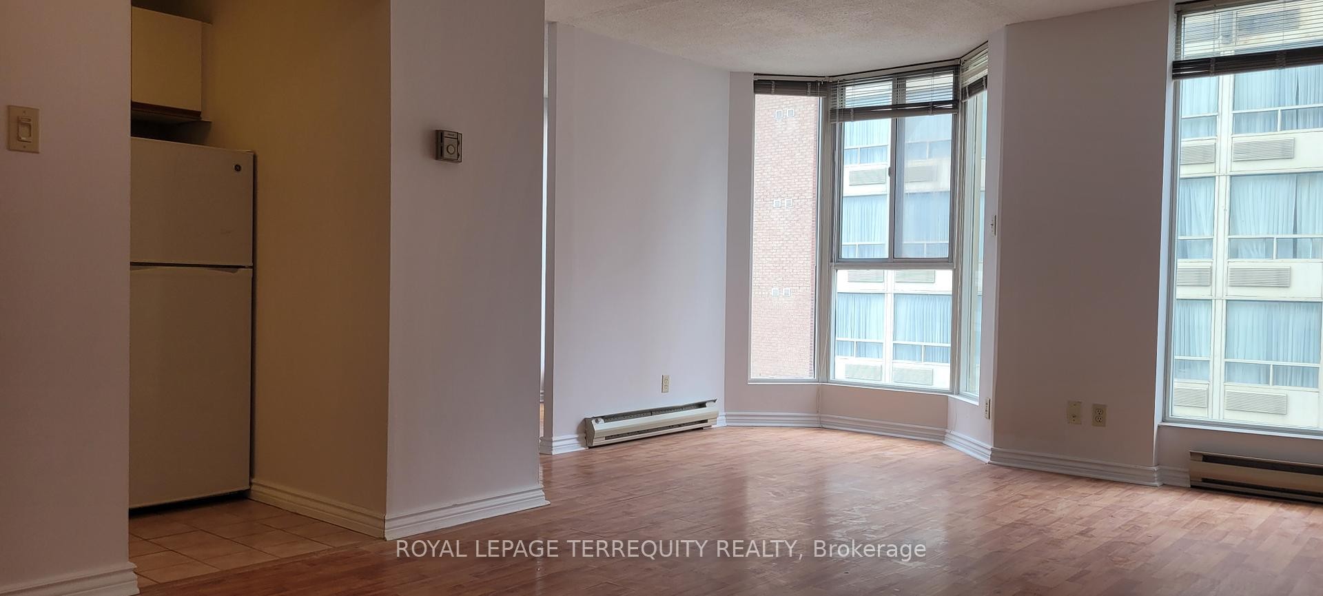 









55


Centre

Avenue, 2101,
Toronto,




ON
M5G 2H5

