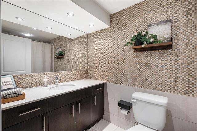 









1230


Chamberlain

AVE, 15,
Winnipeg,




MB
R2X 1E7

