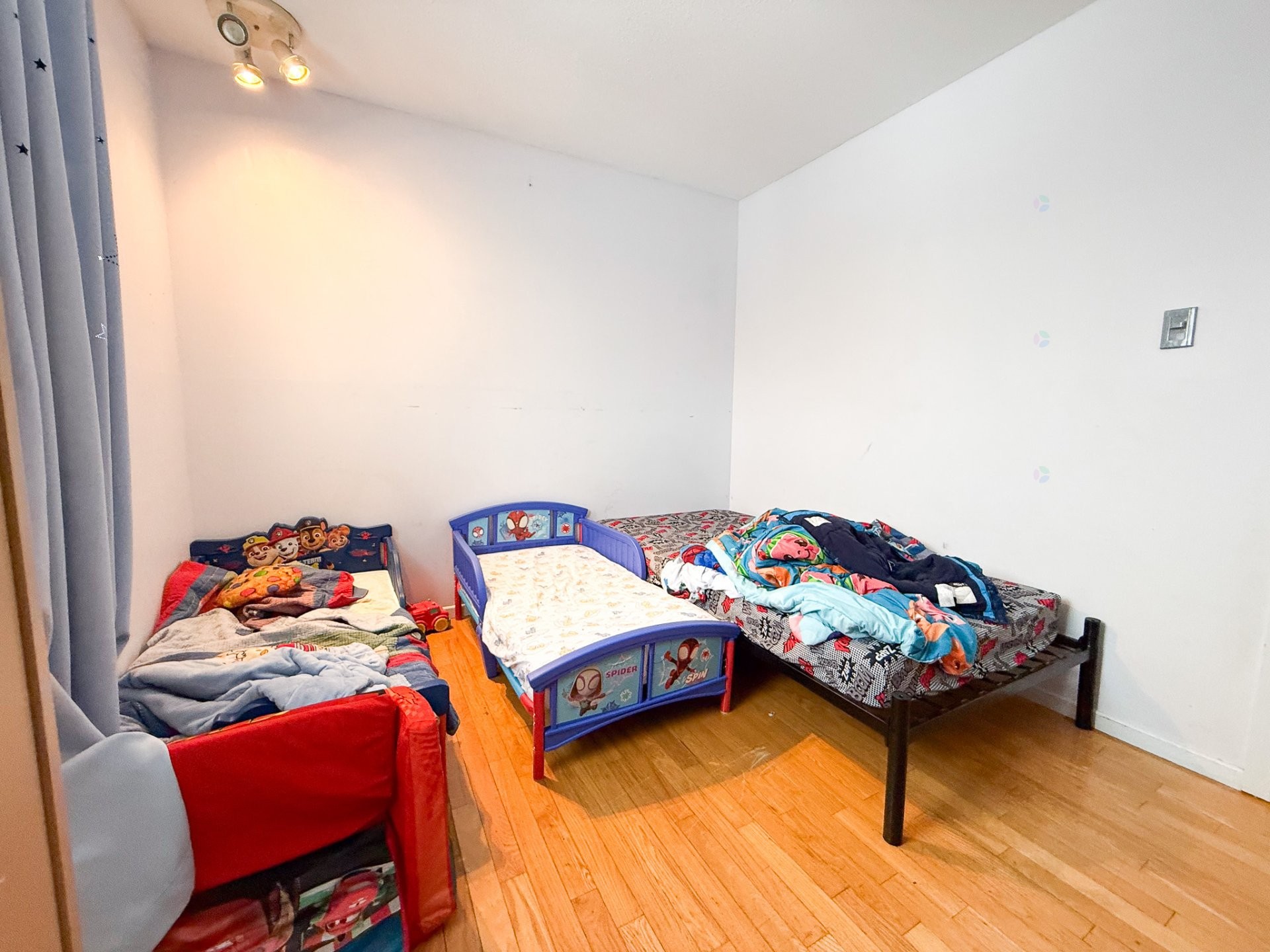 









49


Rue de Drapeau

,
Gatineau (Gatineau),




QC
J8T1B1

