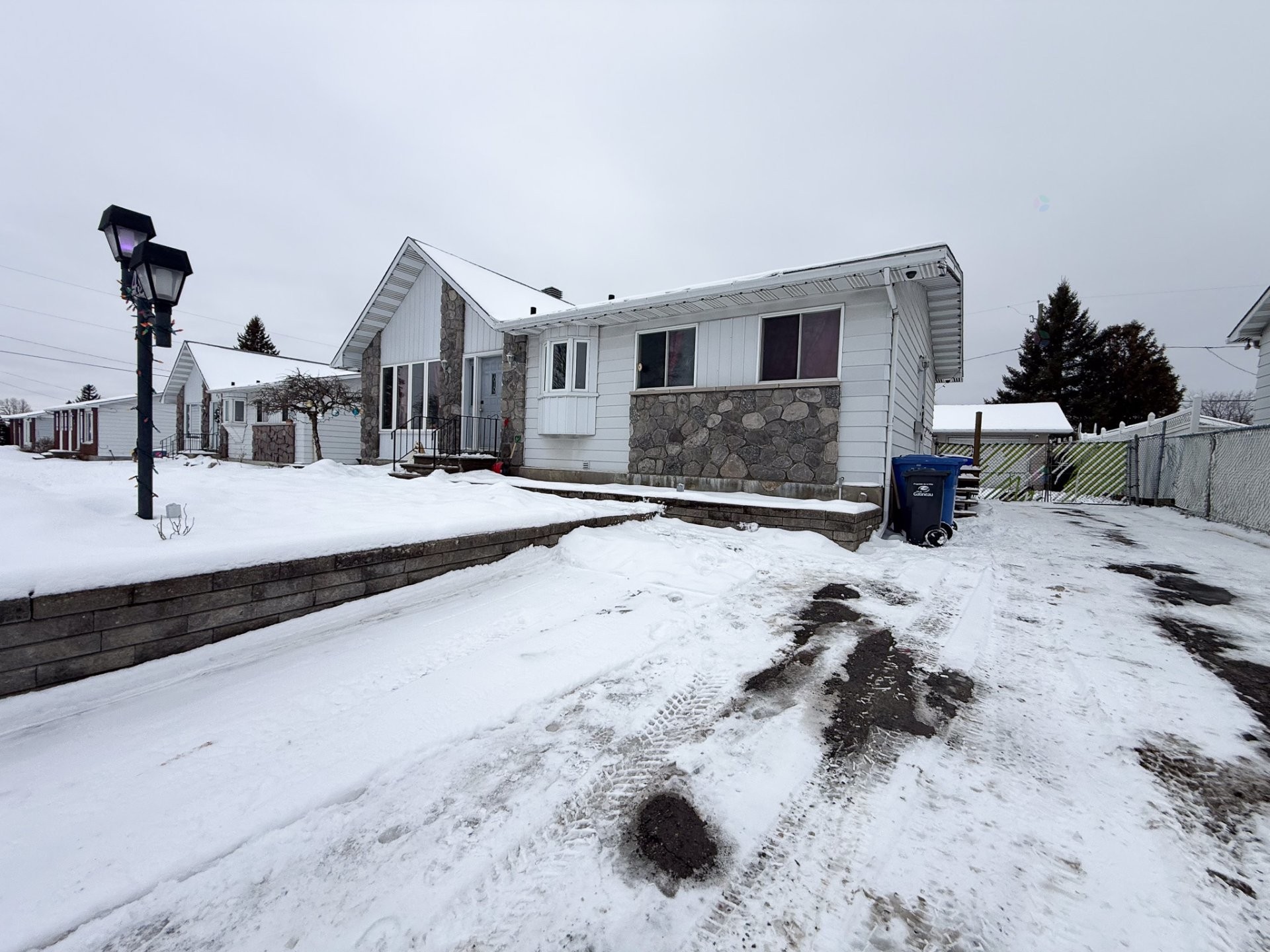 









49


Rue de Drapeau

,
Gatineau (Gatineau),




QC
J8T1B1

