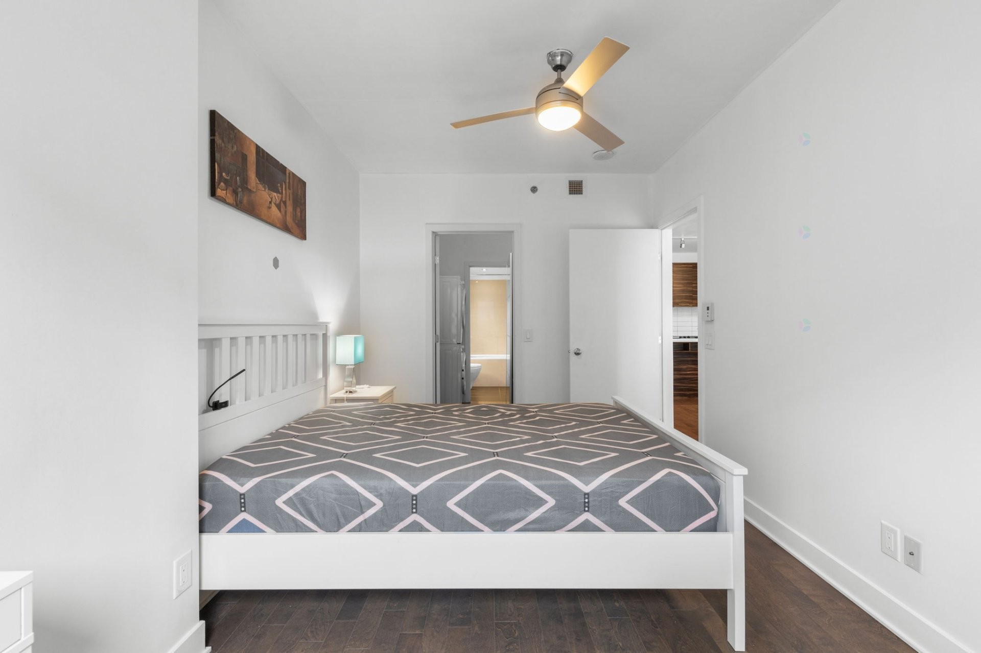 









1414


Rue Chomedey

, 547,
Montréal (Ville-Marie),




QC
H3H0A2

