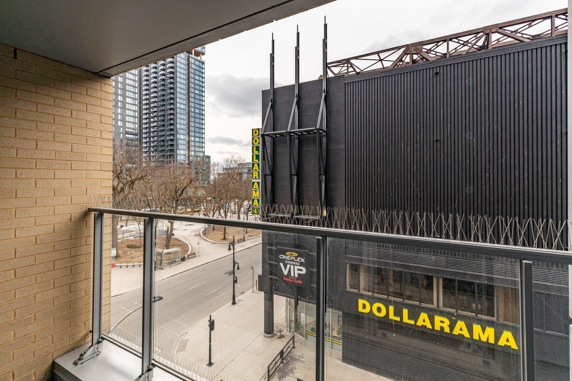 









1414


Rue Chomedey

, 547,
Montréal (Ville-Marie),




QC
H3H0A2

