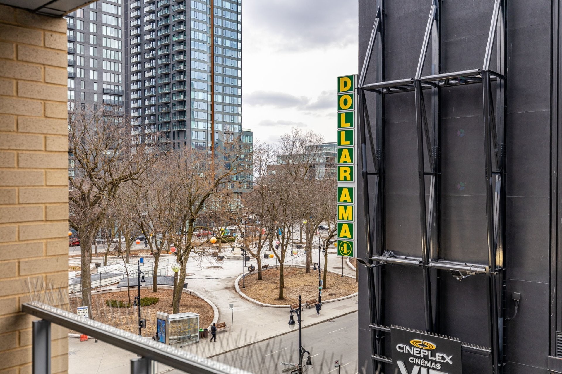 









1414


Rue Chomedey

, 547,
Montréal (Ville-Marie),




QC
H3H0A2

