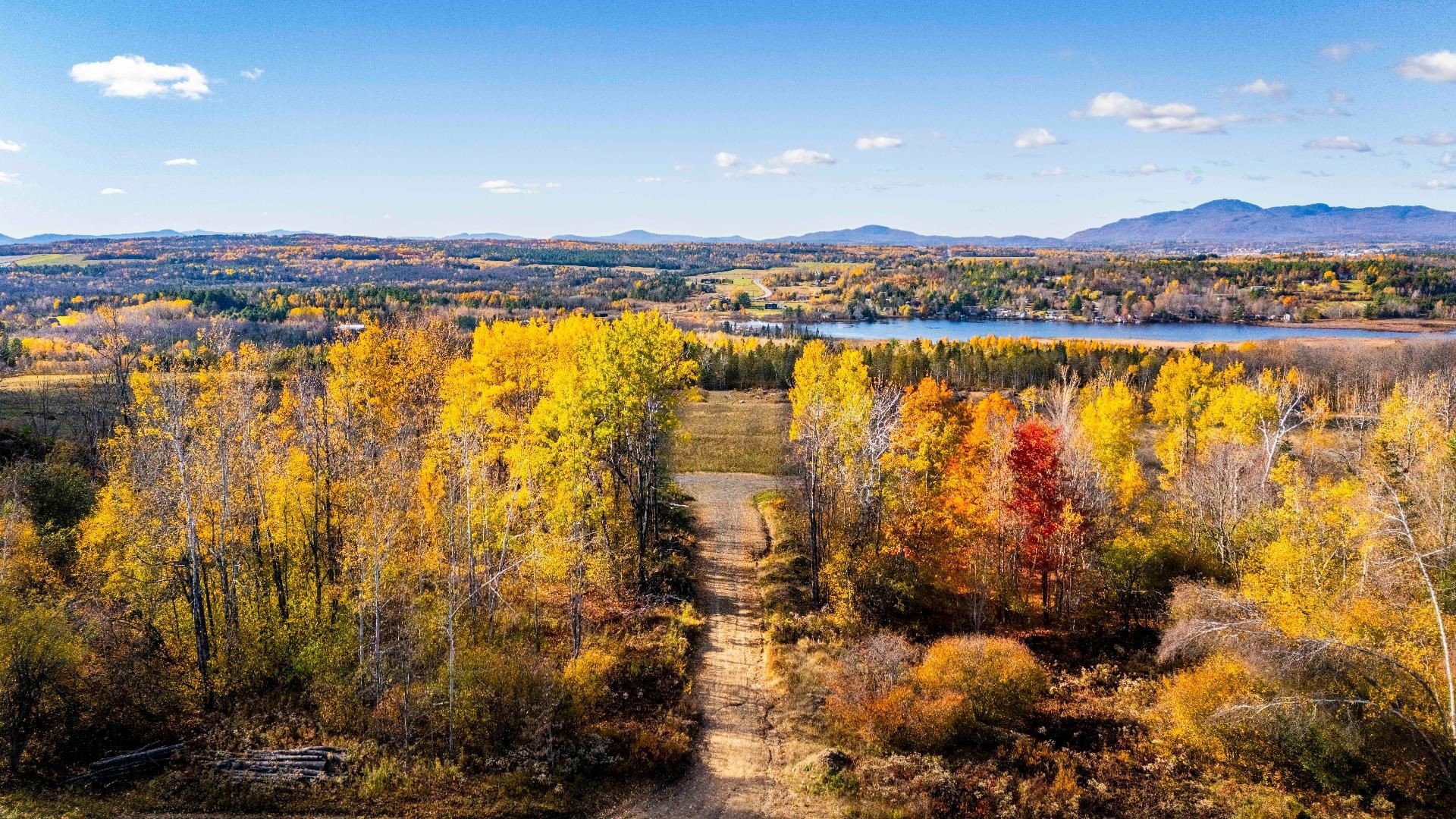 












Ch. du Lac

,
Sainte-Catherine-de-Hatley,







QC
J0B1W0

