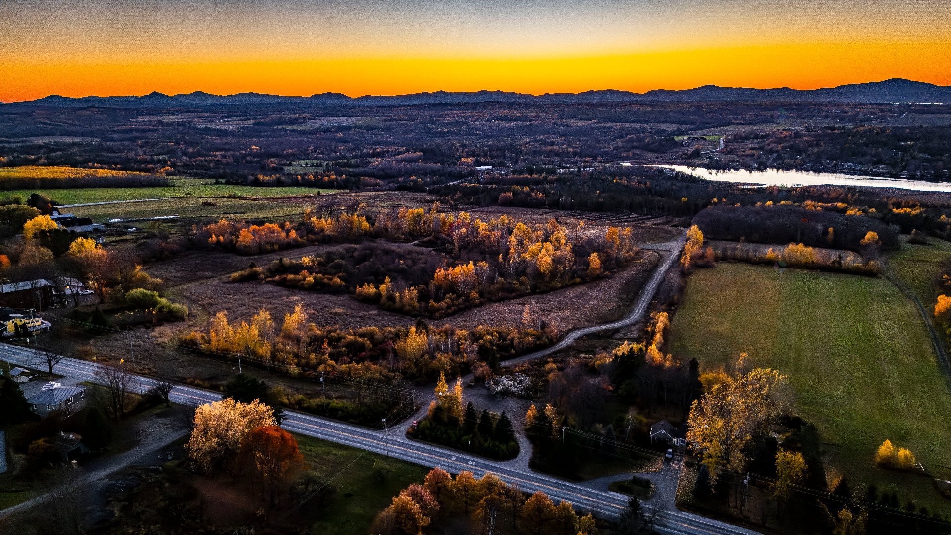 












Ch. du Lac

,
Sainte-Catherine-de-Hatley,







QC
J0B1W0

