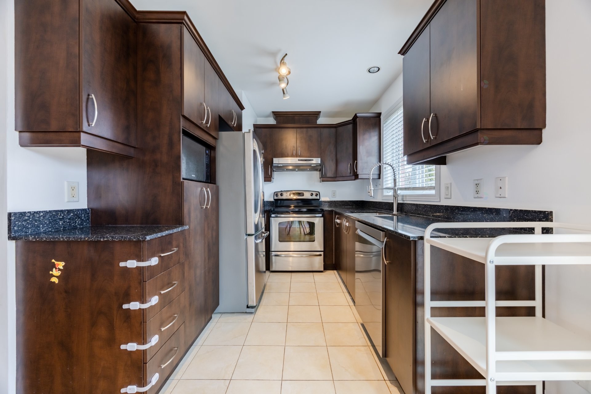 









1938


Ch. de St-Jean

,
La Prairie,




QC
J5R0E1

