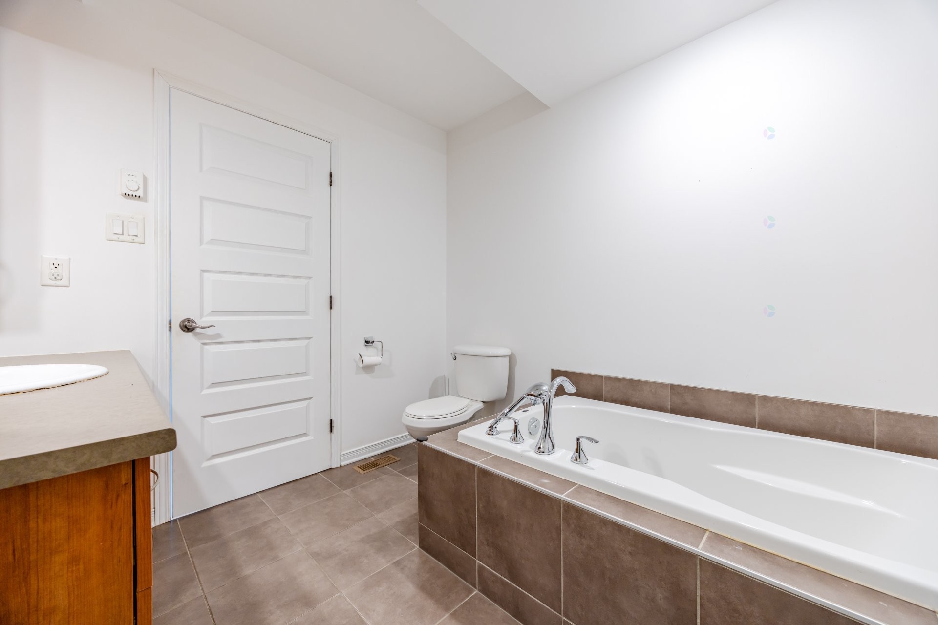 









1938


Ch. de St-Jean

,
La Prairie,




QC
J5R0E1

