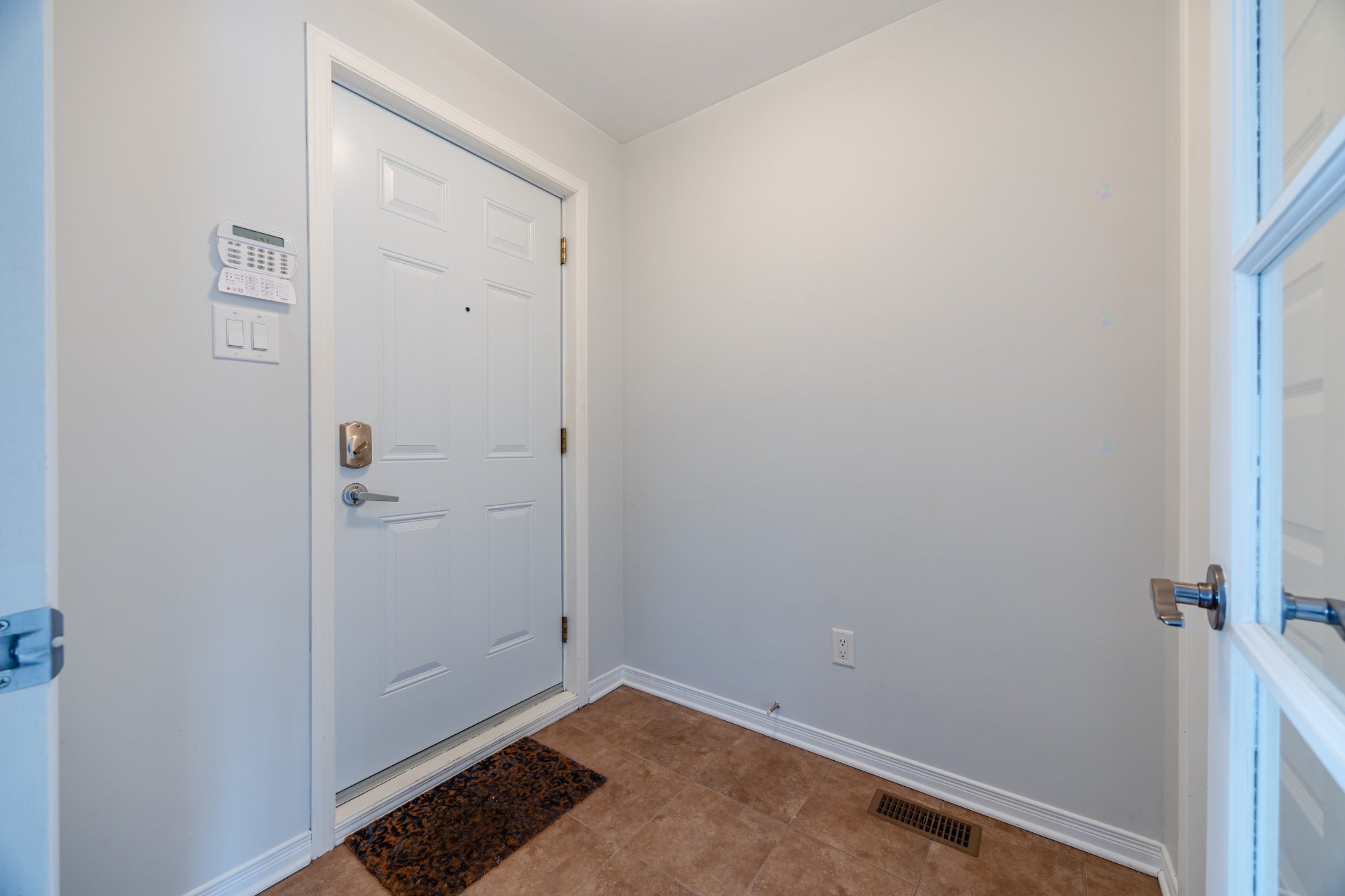 









1938


Ch. de St-Jean

,
La Prairie,




QC
J5R0E1

