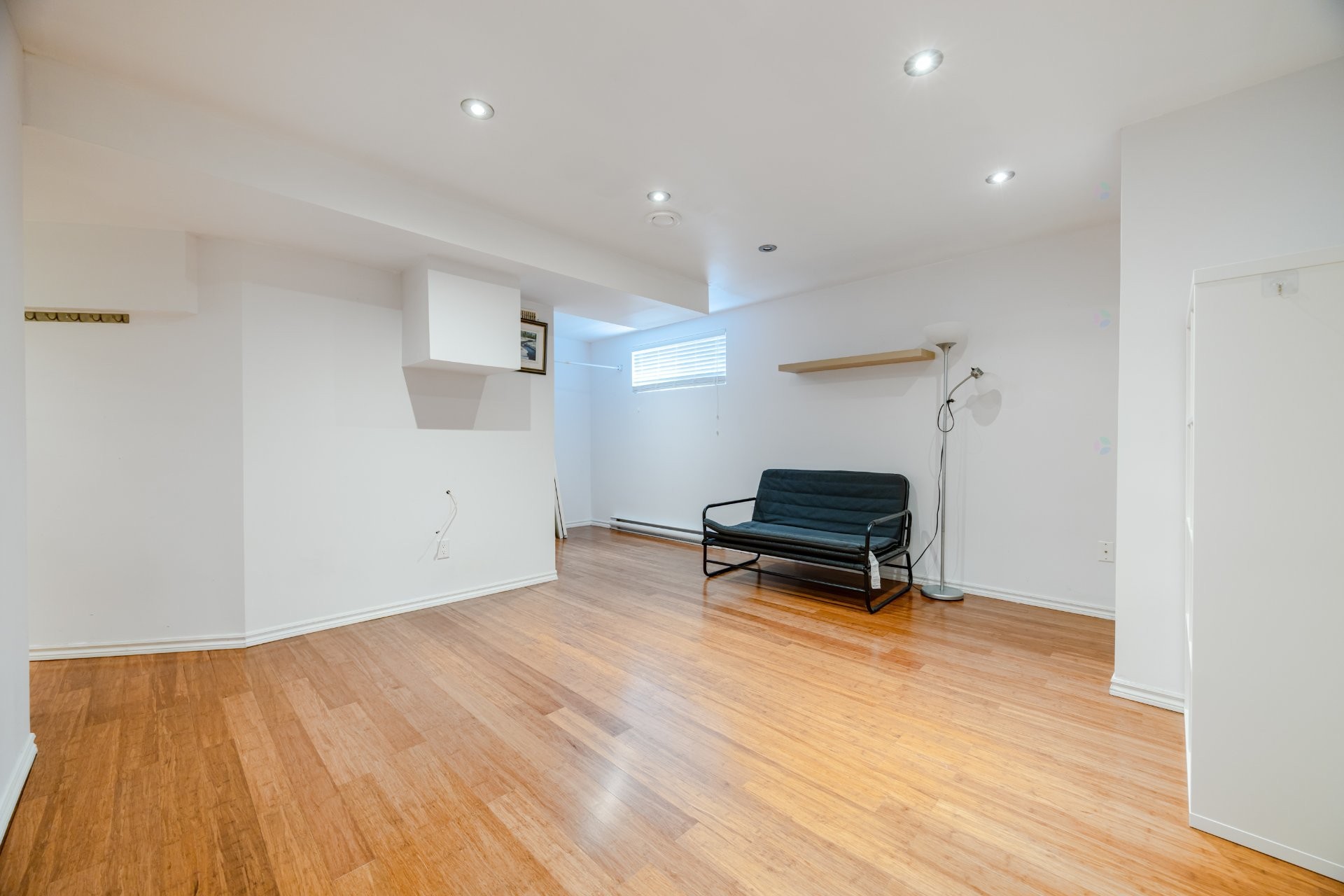 









1938


Ch. de St-Jean

,
La Prairie,




QC
J5R0E1

