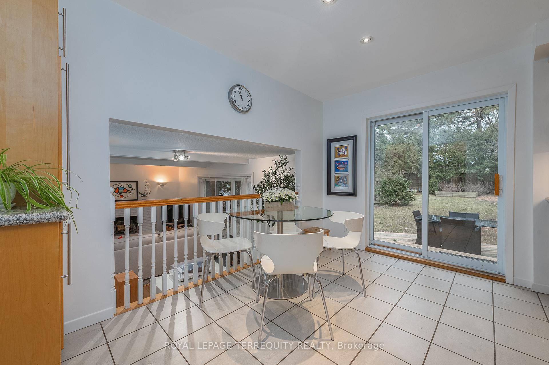 









6


Earlington

Avenue,
Toronto,




ON
M8X 2N5

