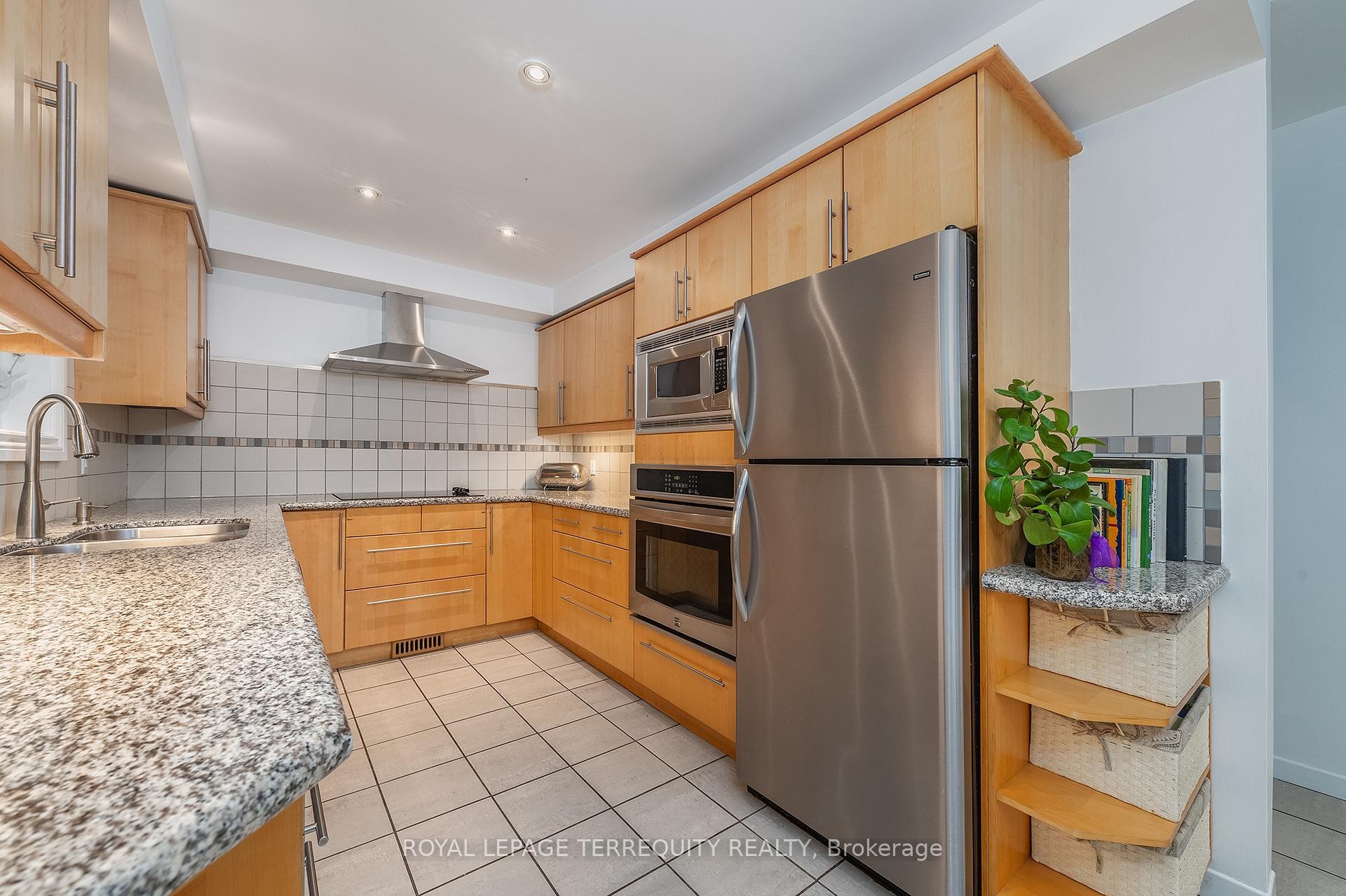 









6


Earlington

Avenue,
Toronto,




ON
M8X 2N5

