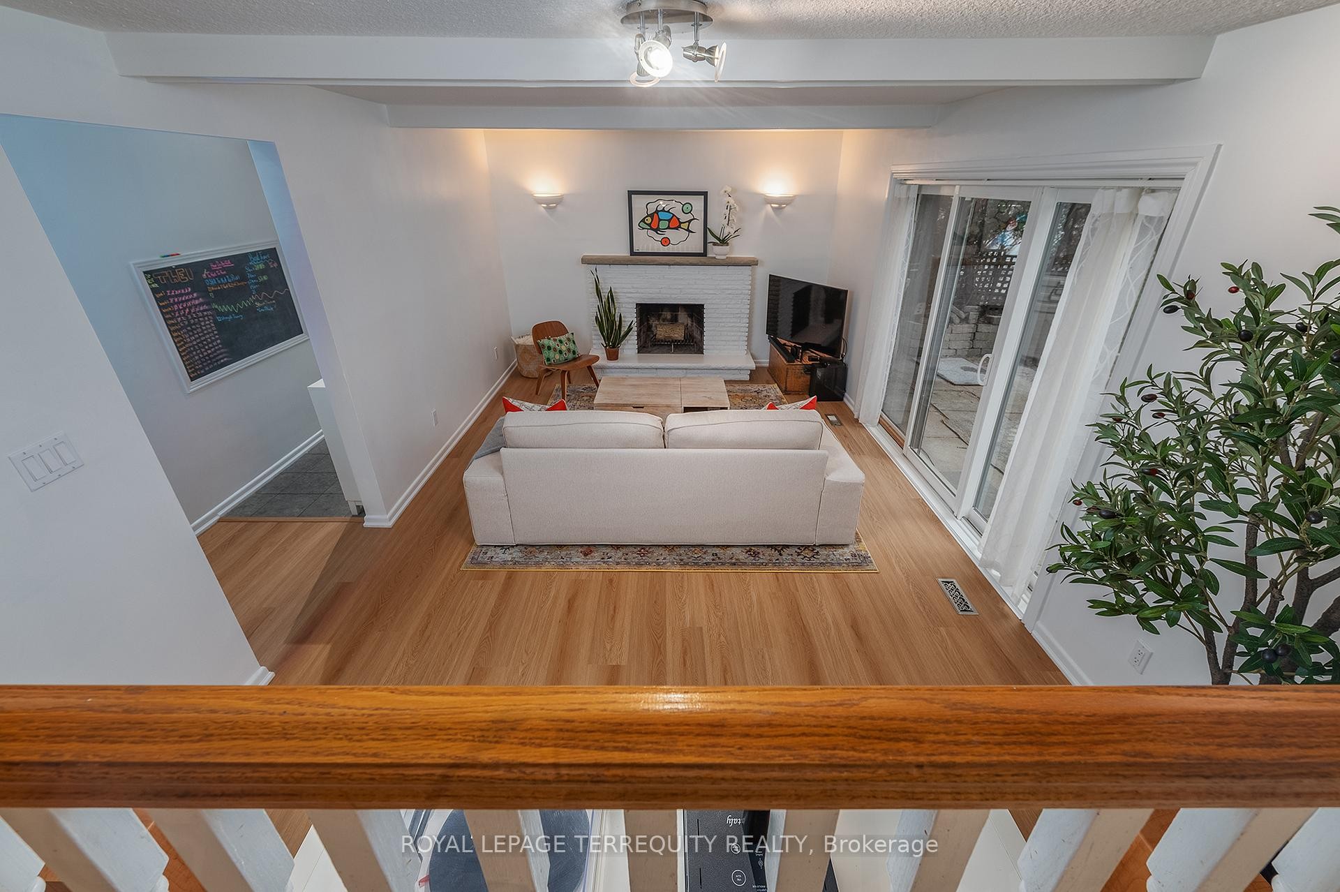 









6


Earlington

Avenue,
Toronto,




ON
M8X 2N5

