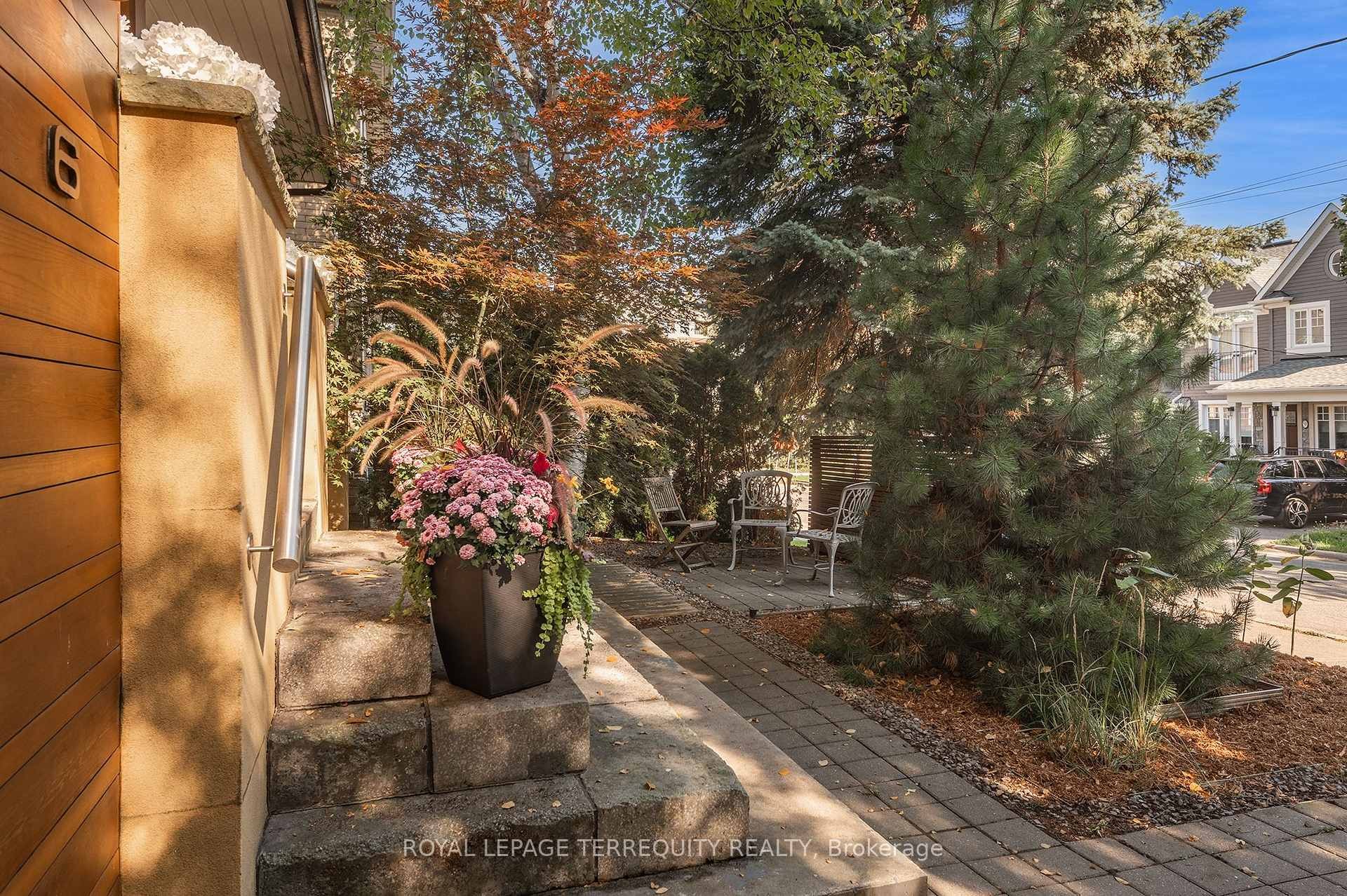 









6


Earlington

Avenue,
Toronto,




ON
M8X 2N5

