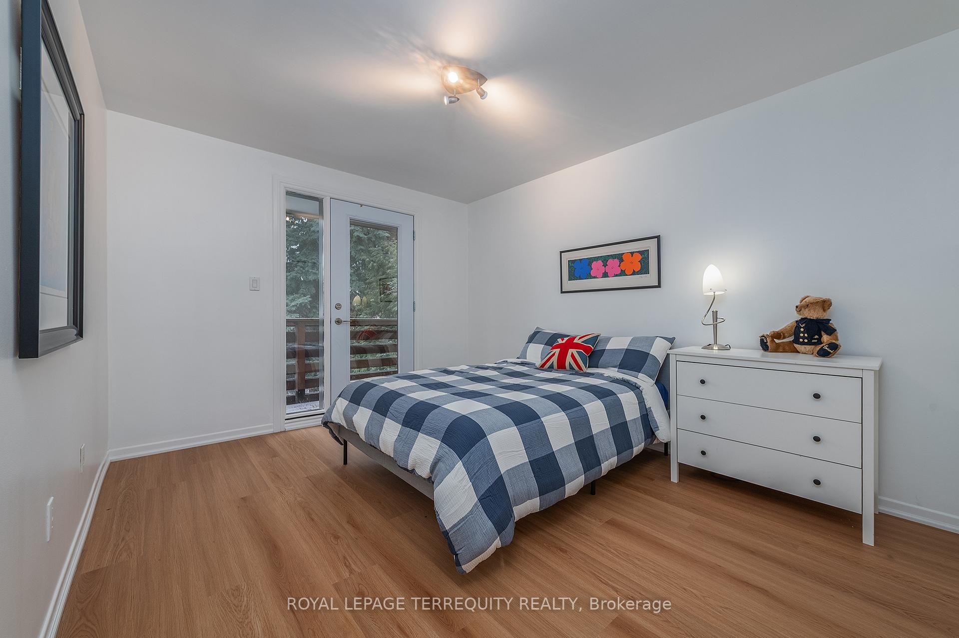 









6


Earlington

Avenue,
Toronto,




ON
M8X 2N5

