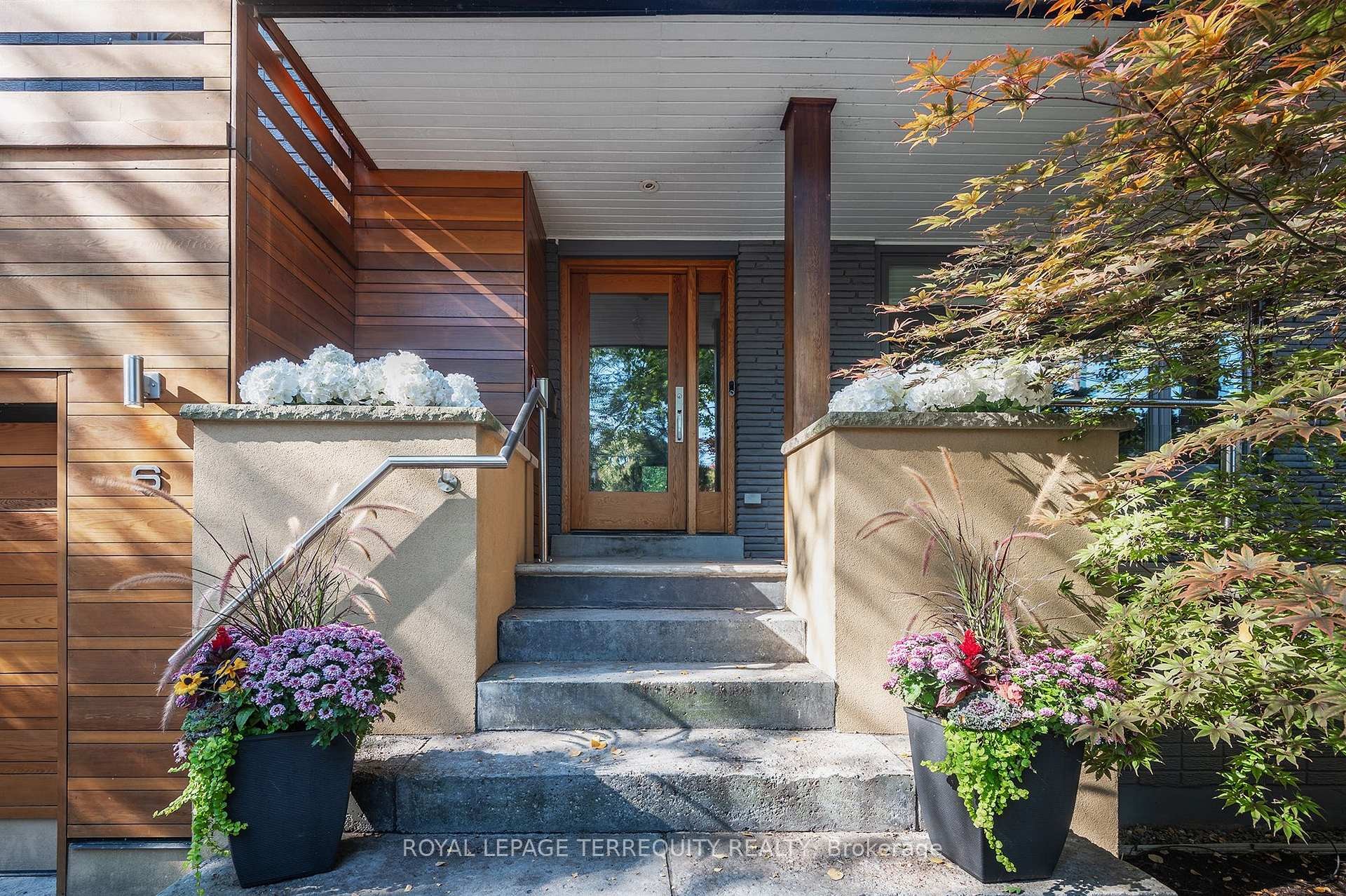 









6


Earlington

Avenue,
Toronto,




ON
M8X 2N5

