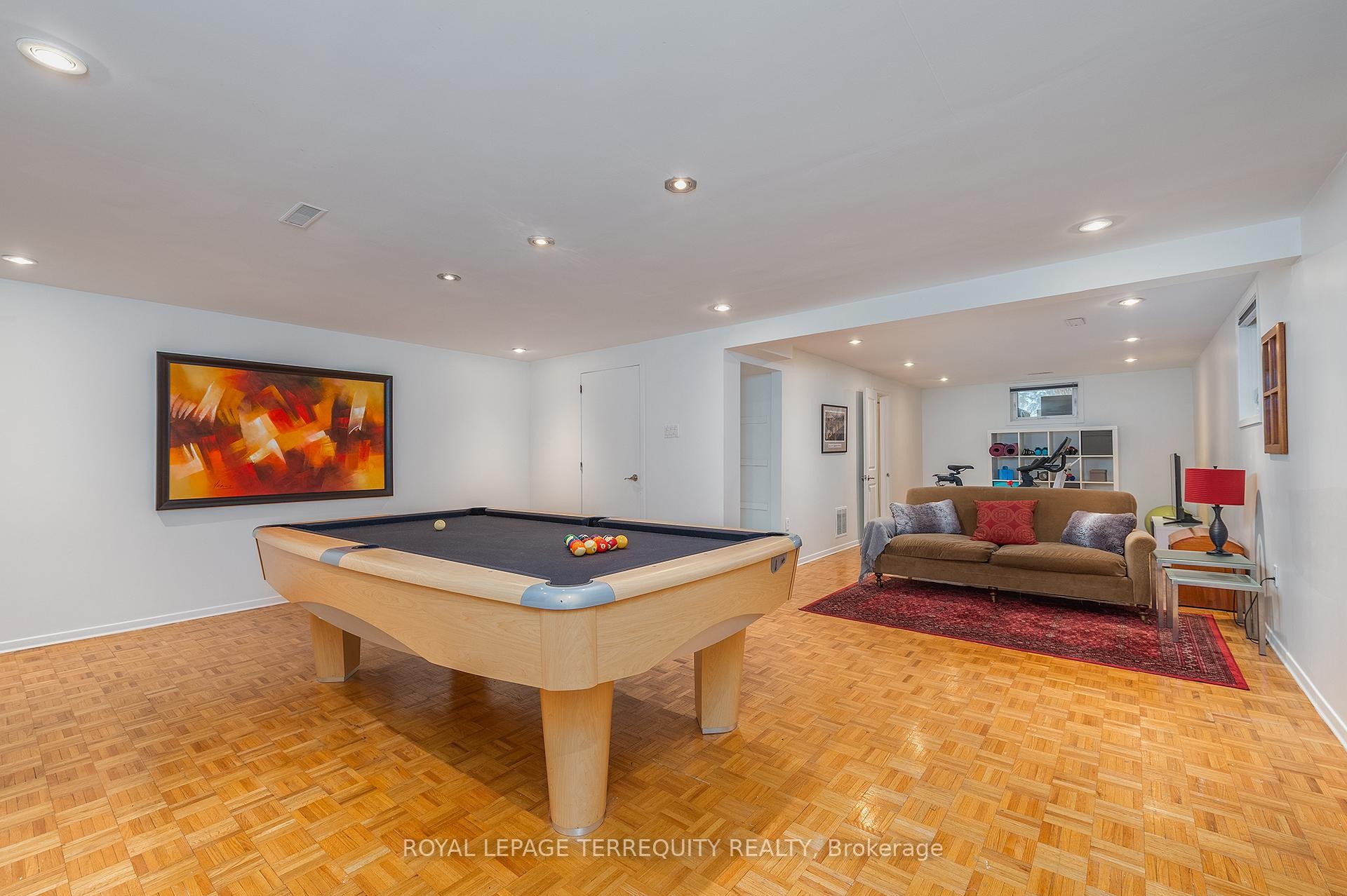 









6


Earlington

Avenue,
Toronto,




ON
M8X 2N5

