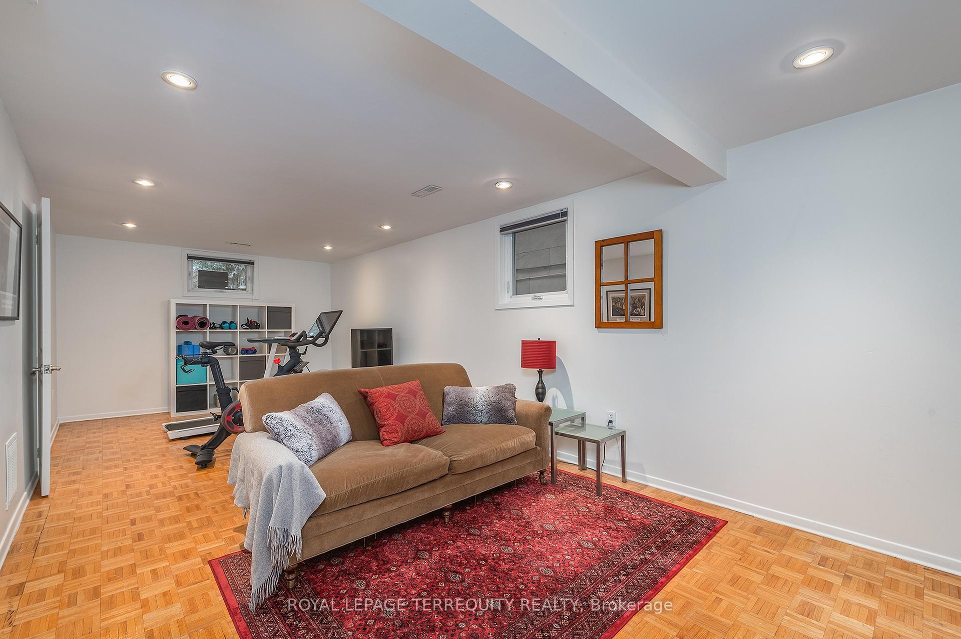 









6


Earlington

Avenue,
Toronto,




ON
M8X 2N5

