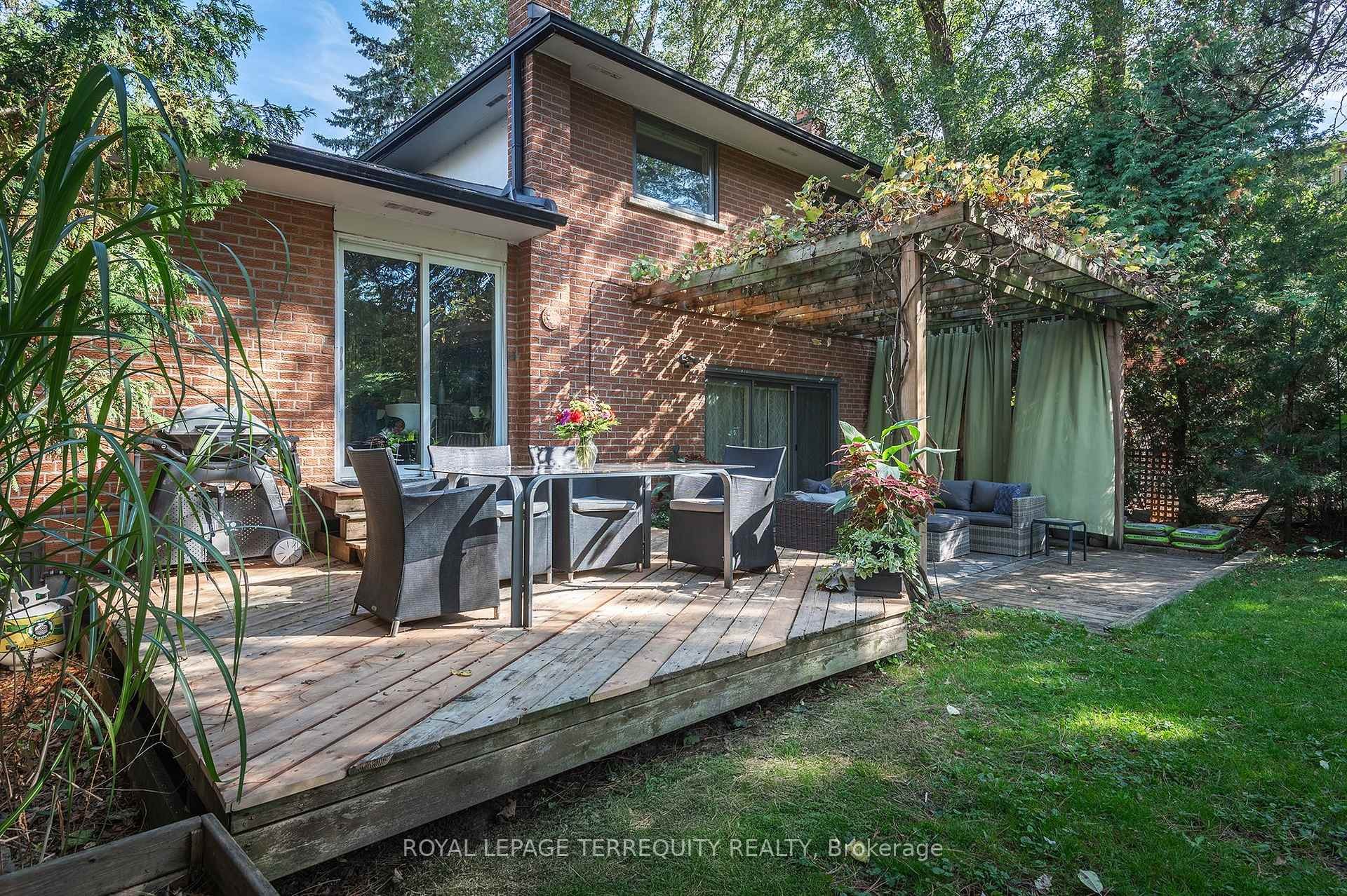 









6


Earlington

Avenue,
Toronto,




ON
M8X 2N5

