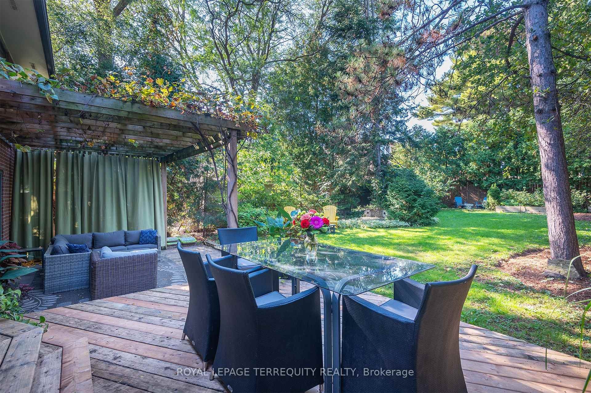 









6


Earlington

Avenue,
Toronto,




ON
M8X 2N5

