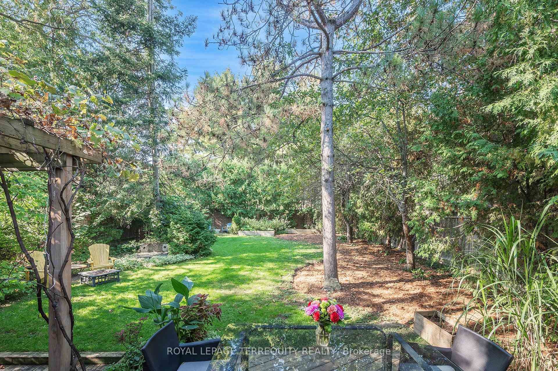 









6


Earlington

Avenue,
Toronto,




ON
M8X 2N5

