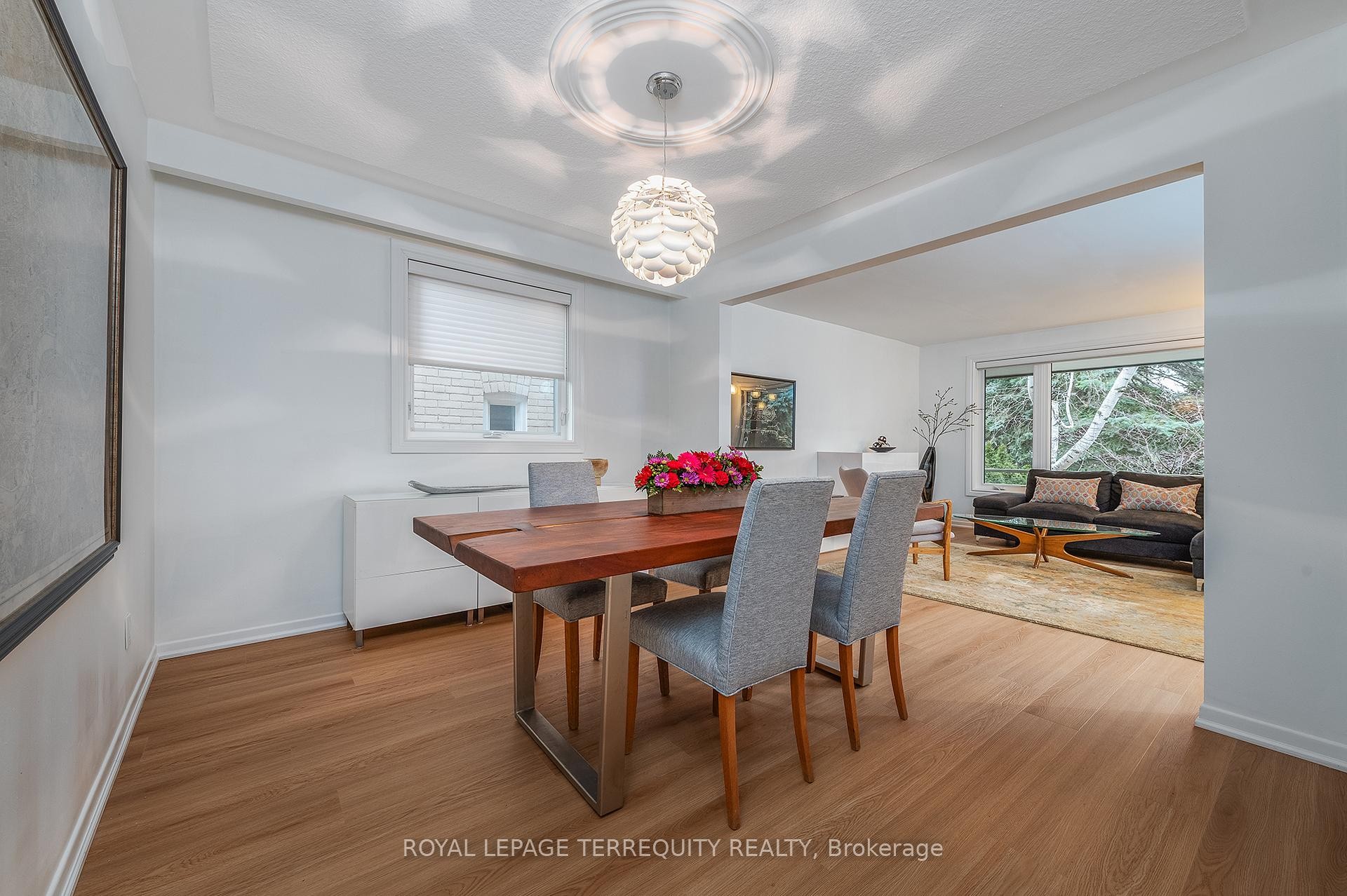 









6


Earlington

Avenue,
Toronto,




ON
M8X 2N5

