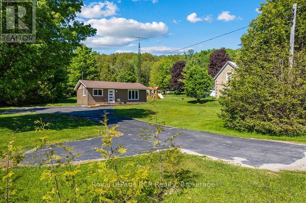 












405009 GREY 4 ROAD

,
Grey Highlands,




Ontario
N0C1K0

