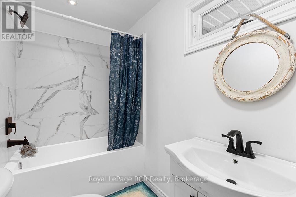 












405009 GREY 4 ROAD

,
Grey Highlands,




Ontario
N0C1K0

