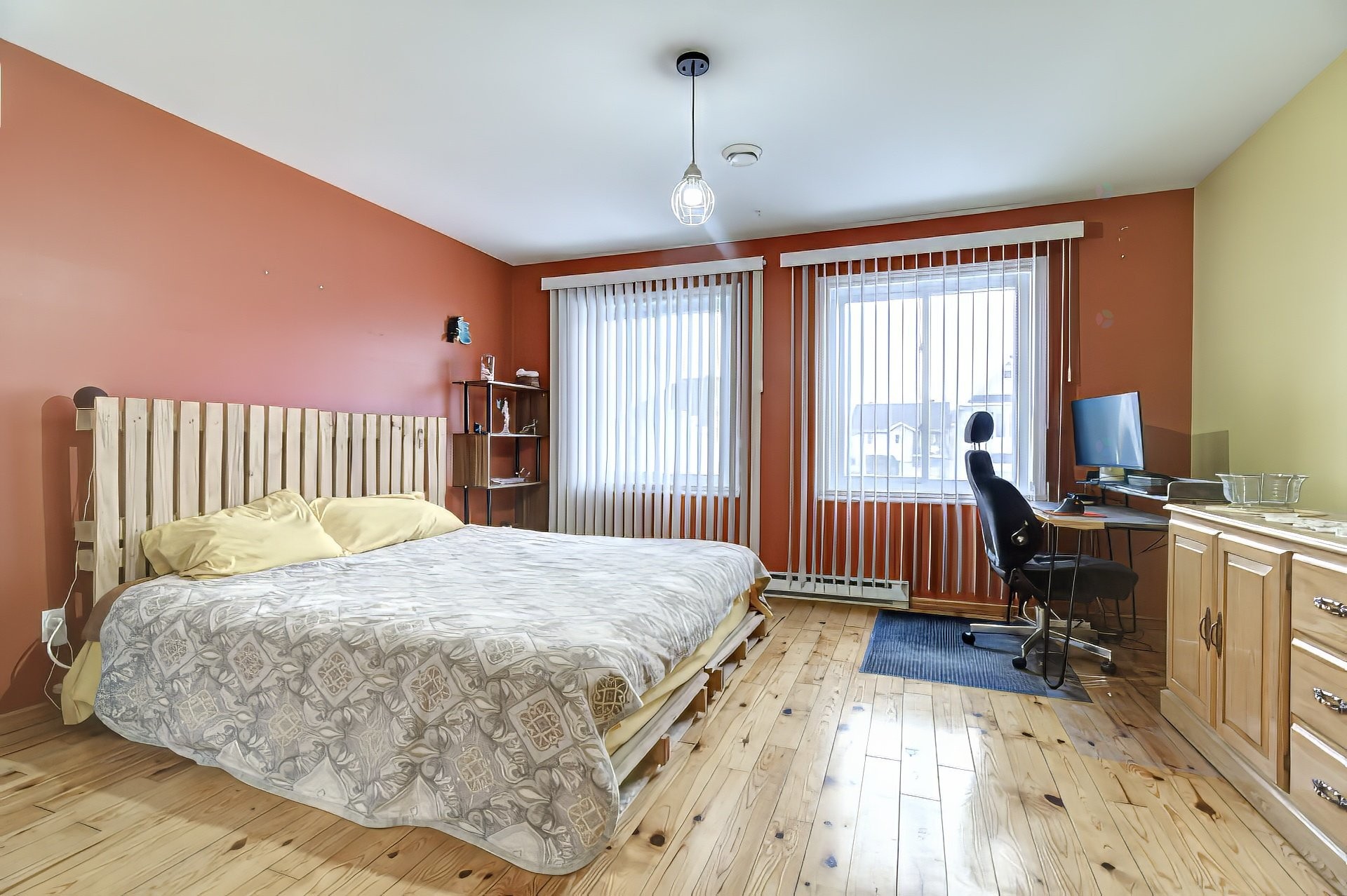 









492


Rue Médard-Bourgault

,
Laval (Sainte-Rose),




QC
H7L5M5


