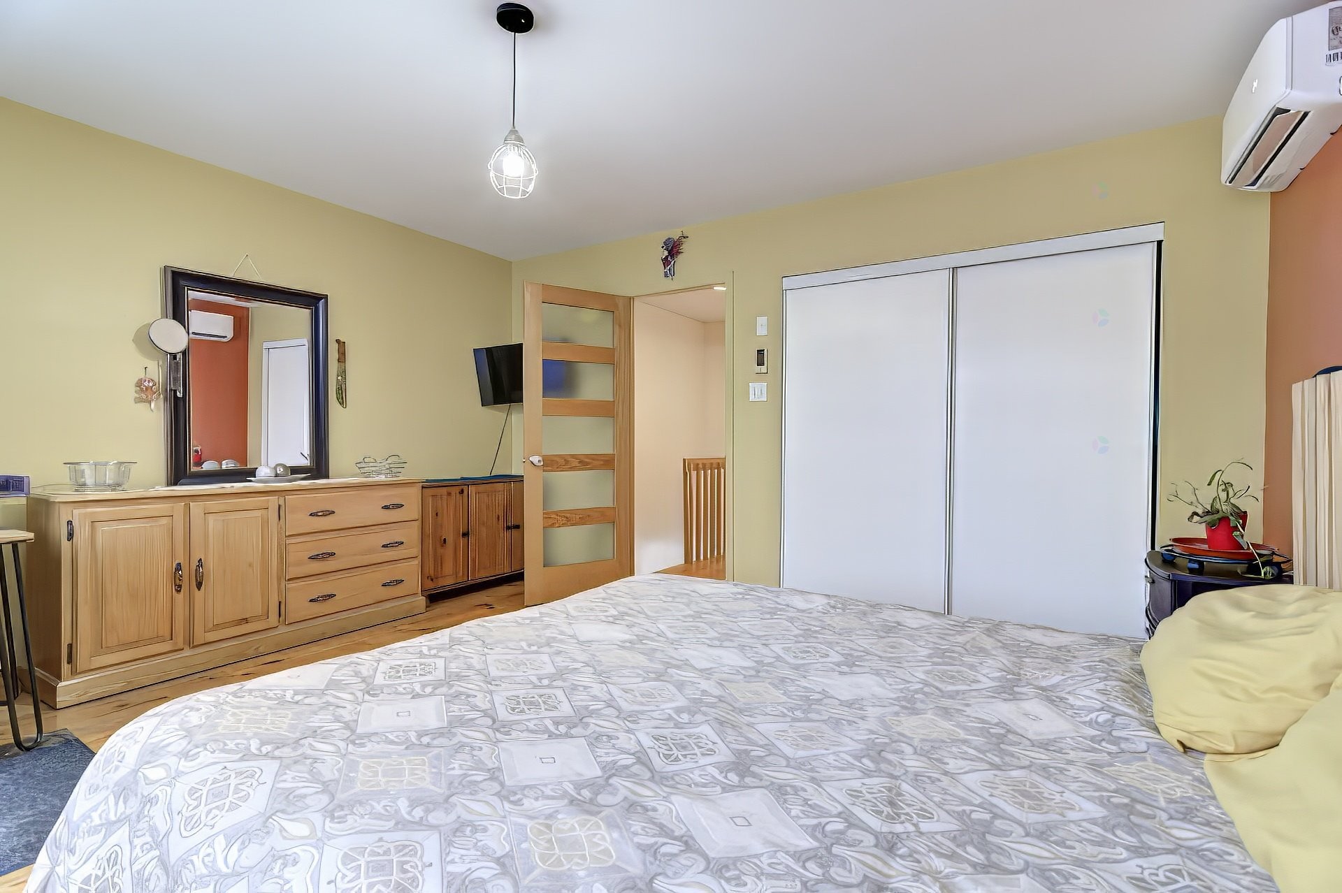 









492


Rue Médard-Bourgault

,
Laval (Sainte-Rose),




QC
H7L5M5

