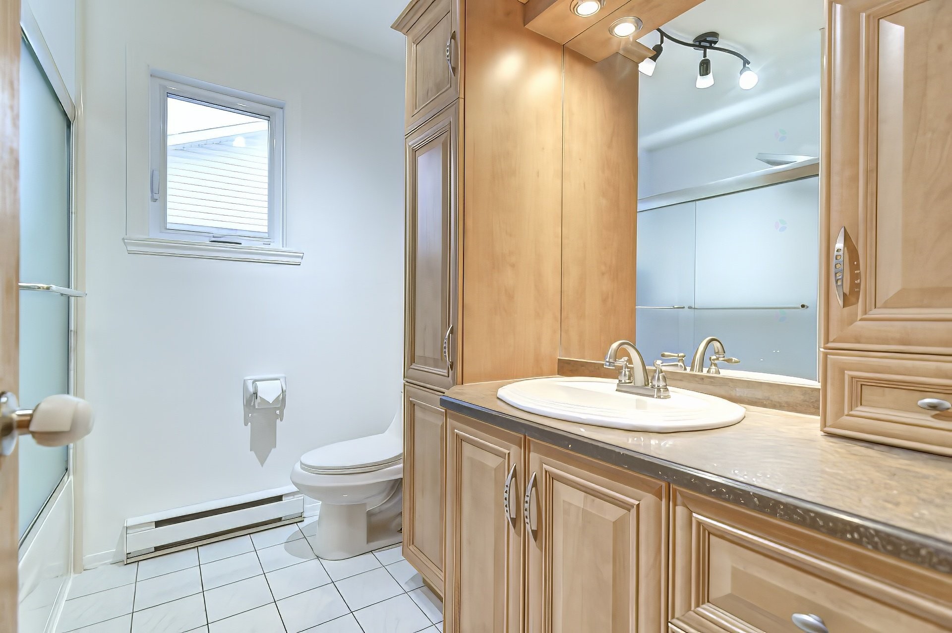 









492


Rue Médard-Bourgault

,
Laval (Sainte-Rose),




QC
H7L5M5

