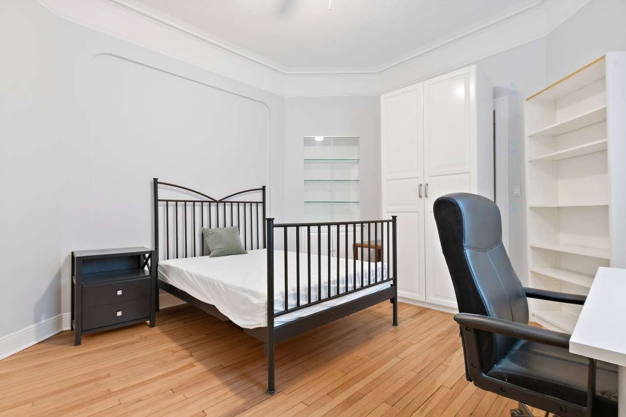 









900


Rue Sherbrooke O.

, 52,
Montréal (Ville-Marie),




QC
H3A1G3

