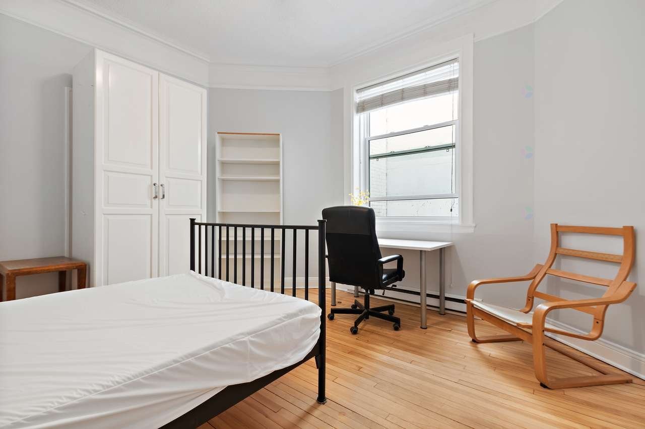 









900


Rue Sherbrooke O.

, 52,
Montréal (Ville-Marie),




QC
H3A1G3

