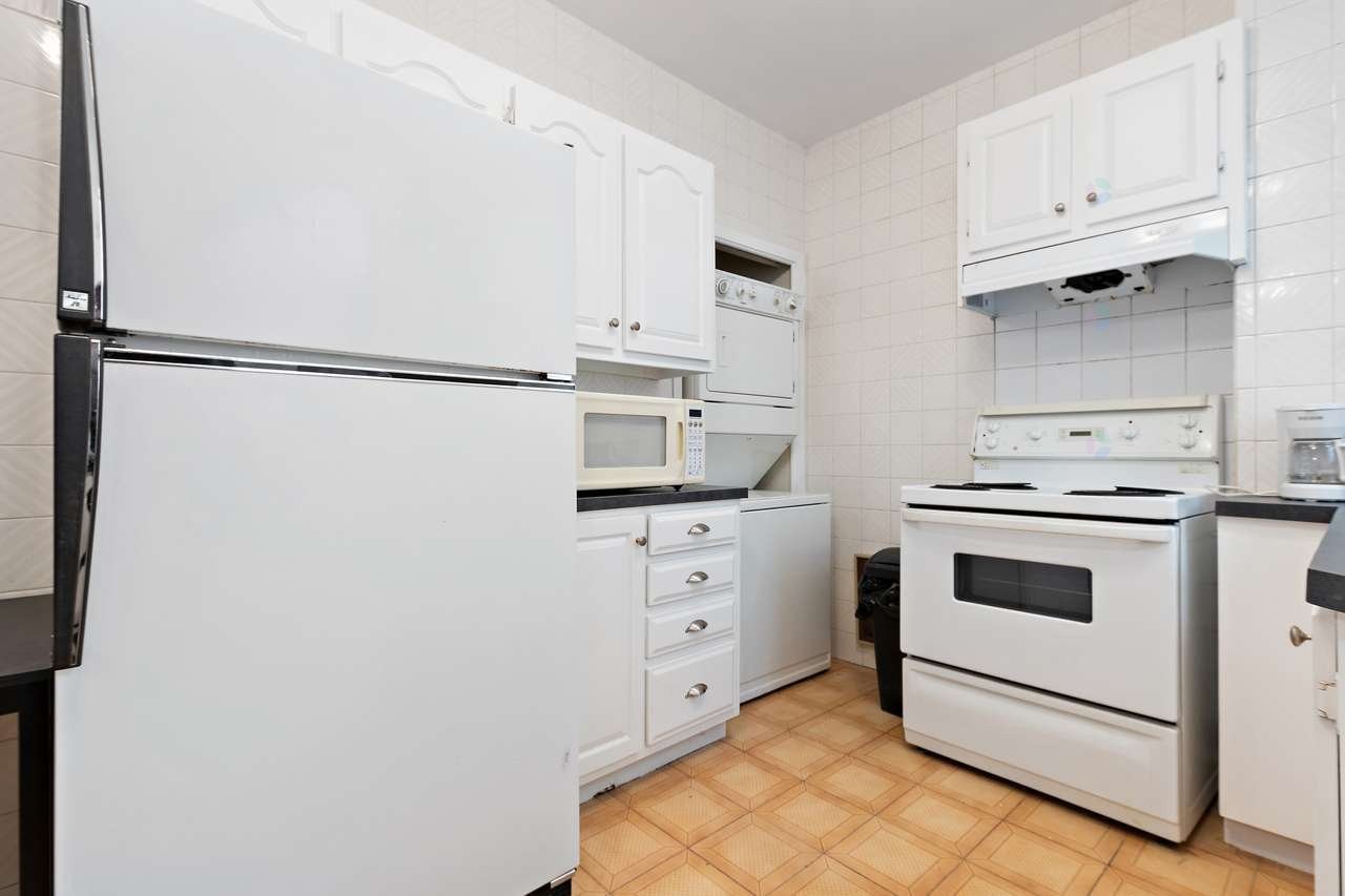 









900


Rue Sherbrooke O.

, 52,
Montréal (Ville-Marie),




QC
H3A1G3

