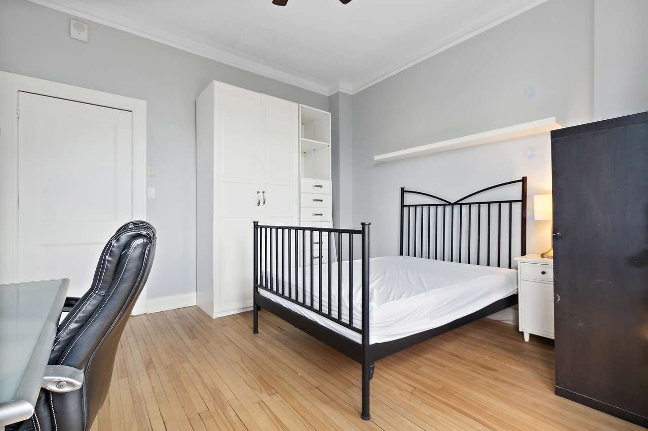 









900


Rue Sherbrooke O.

, 52,
Montréal (Ville-Marie),




QC
H3A1G3

